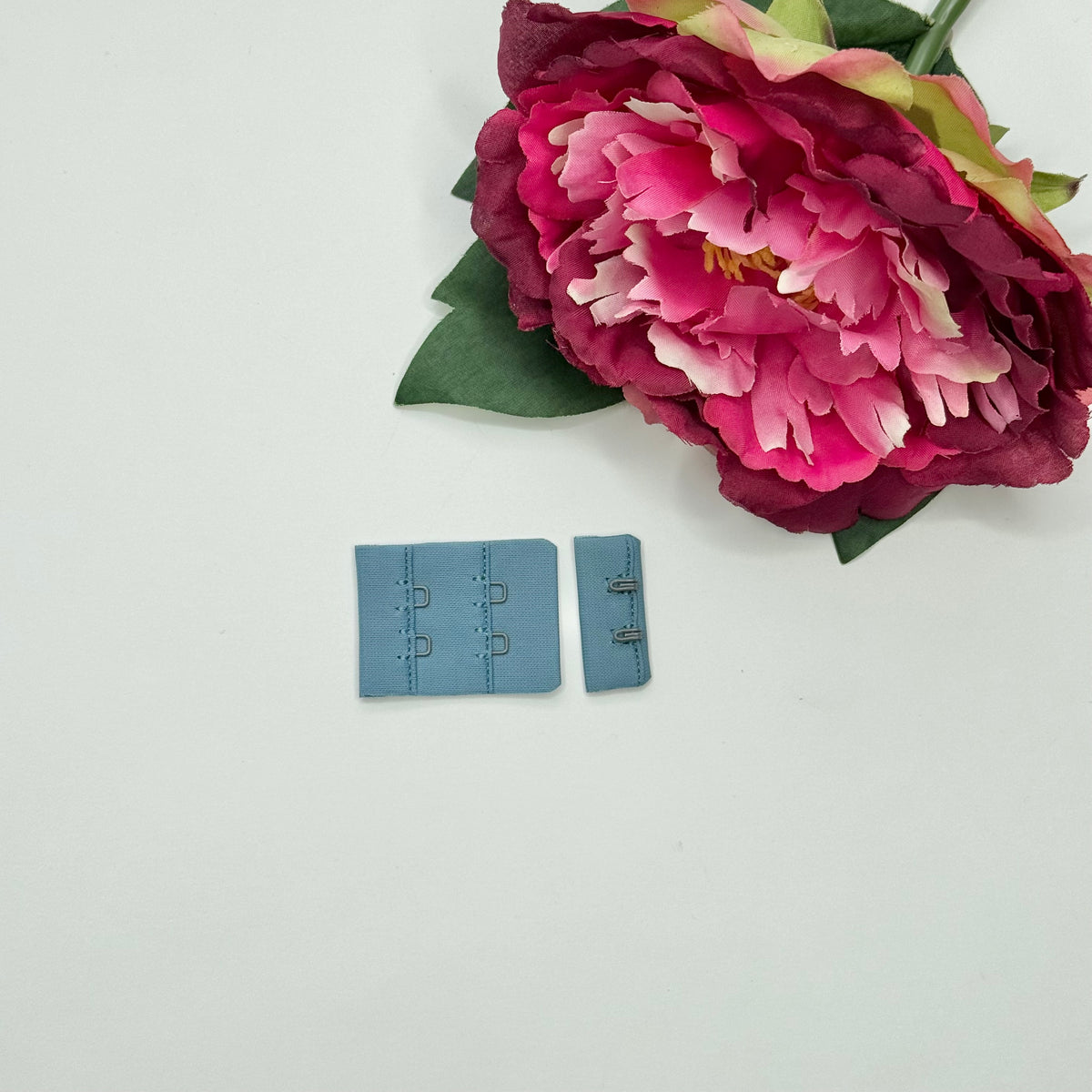 BH-Verschluss 2×2 Haken & Ösen – Arctic Blue | Bra Hook & Eye 32x42 mm