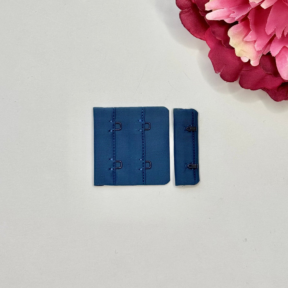 BH-Verschluss 2x2 –  Topaz Blau | Hook & Eye Closure 42x44mm
