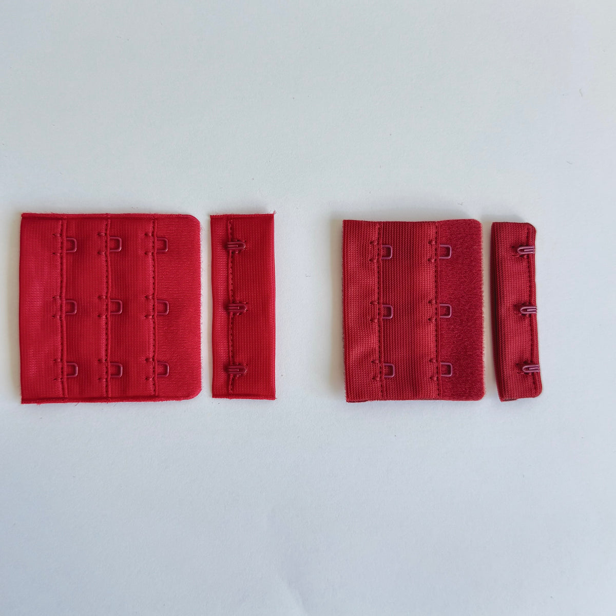 BH-Verschluss Haken & Ösen Himbeere 3×3 | Dunkelrot 3×2 – für BH, Body & Korsett