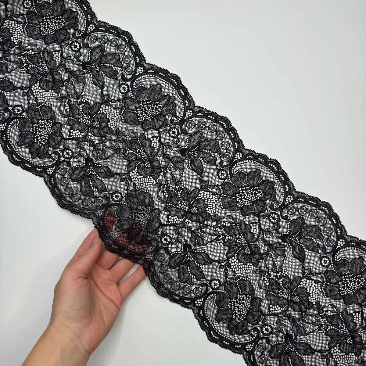 Breite elastische Spitze 20 cm in Schwarz, Meterware. 