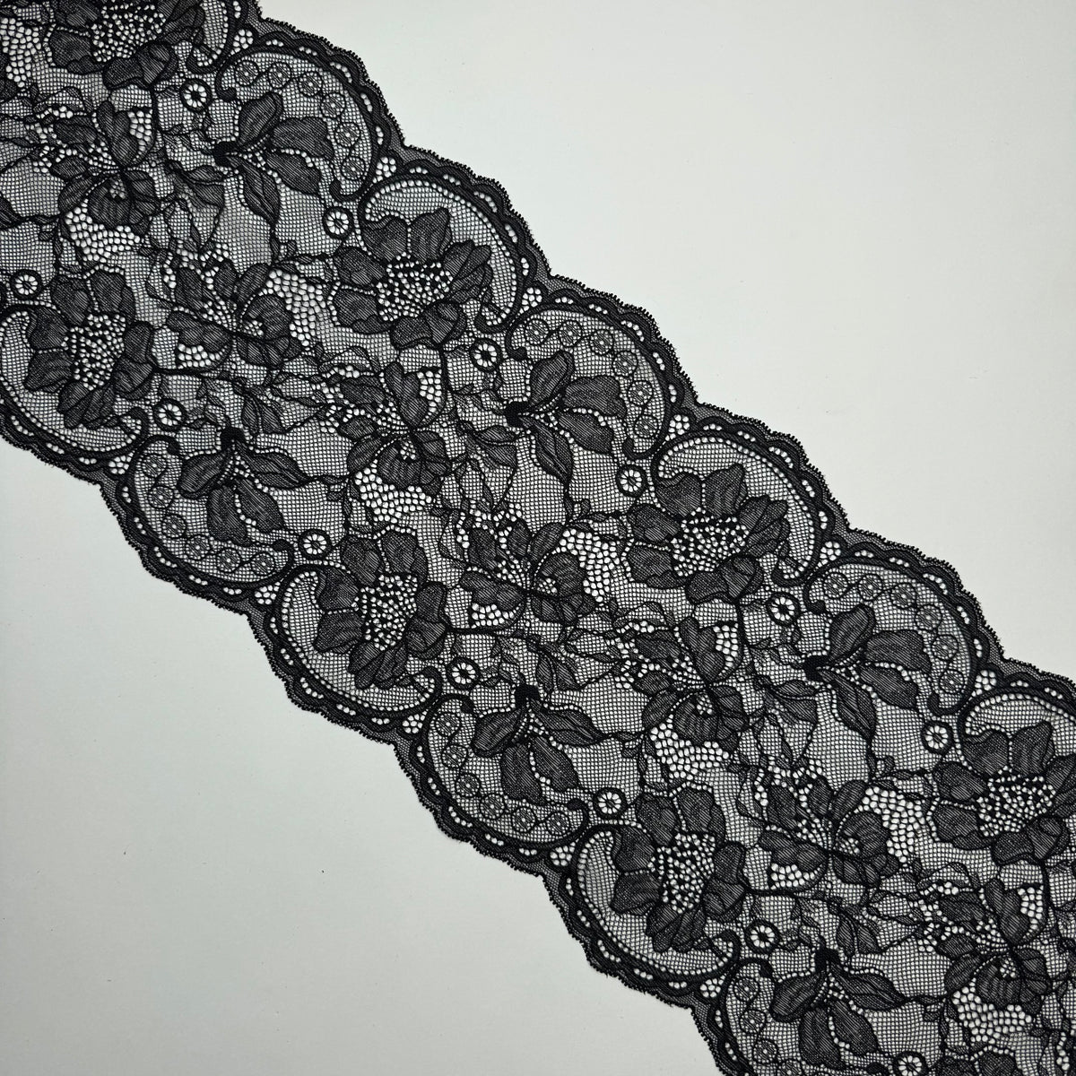 Breite elastische Spitze 20 cm mit floralem Muster in Schwarz