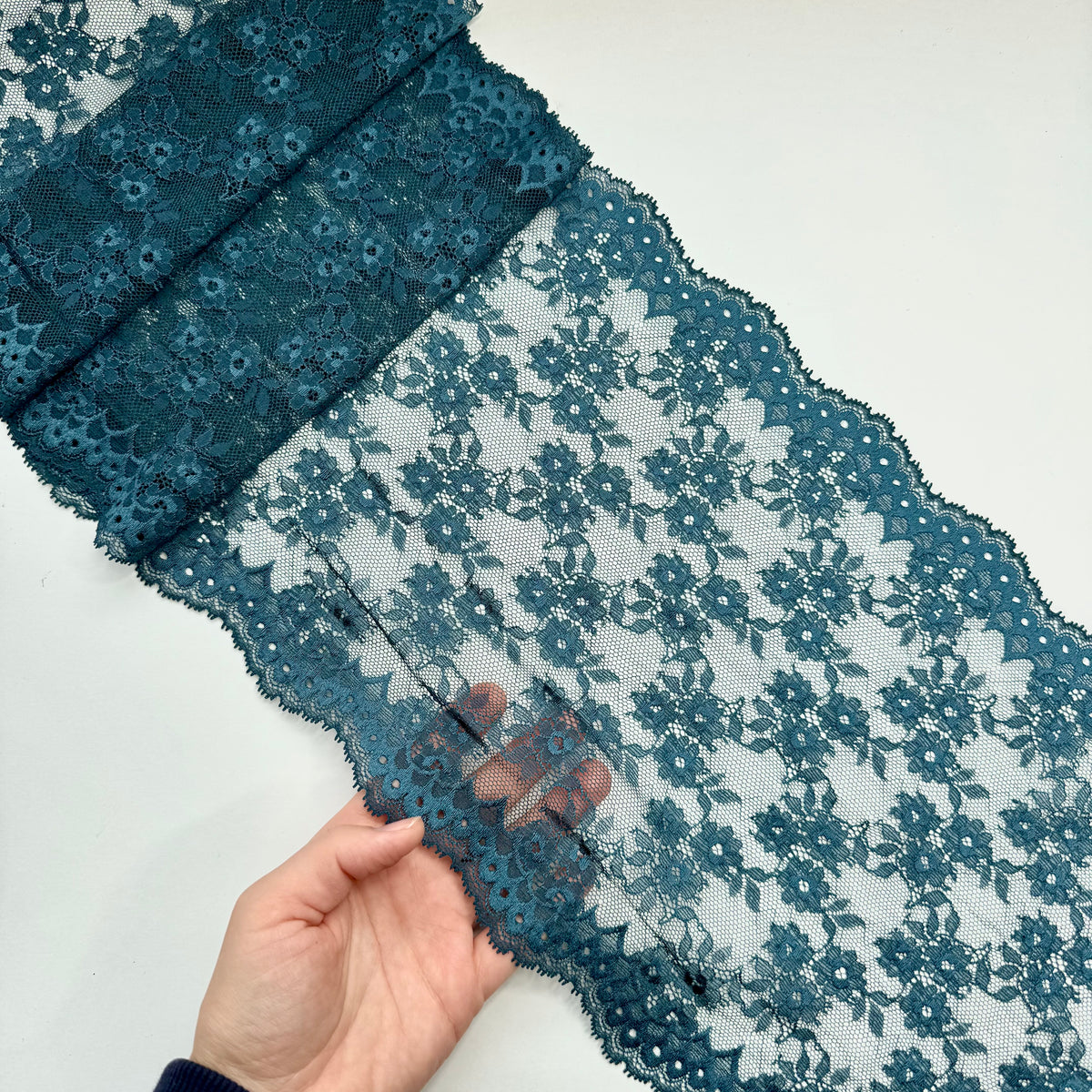 Breite elastische Spitze in Petrol – Muted Teal, 23 cm, Meterware