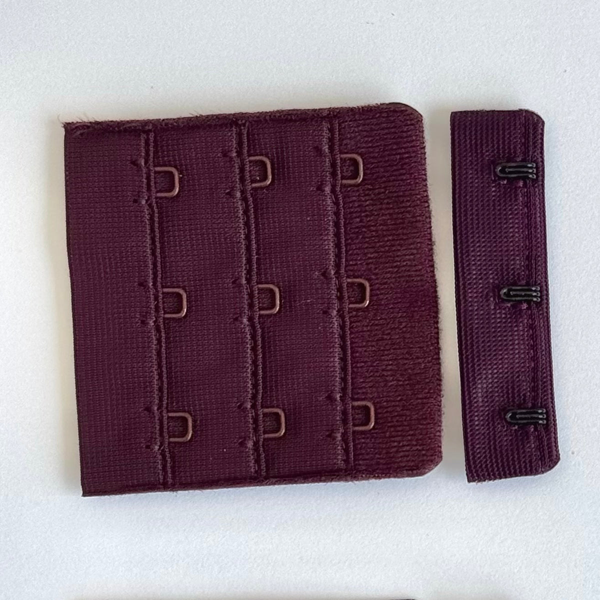 Chiusura per reggiseno 3×3 e 3×2 ganci e occhielli – Burgundy, prugna, lilla | Accessori per lingerie