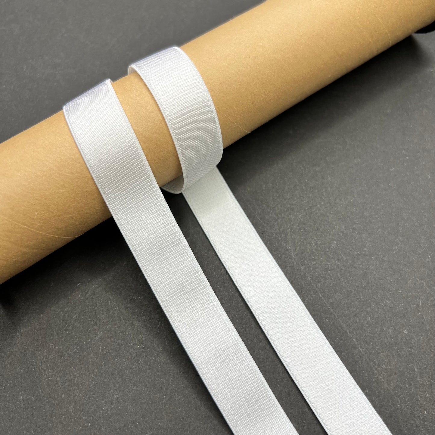 18 mm BH-bandje, bandelastiek, schouderband. Kleuren: beige, off-white/creme, wit.