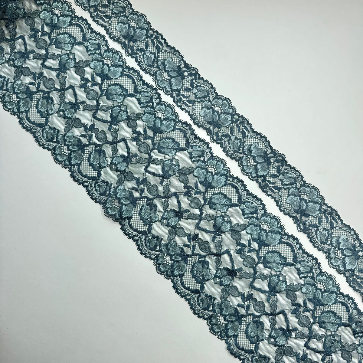 Elastische Spitze & Spitzenborte Deep Teal – Mix & Match, 16 cm und 4,5 Spitzenborten.