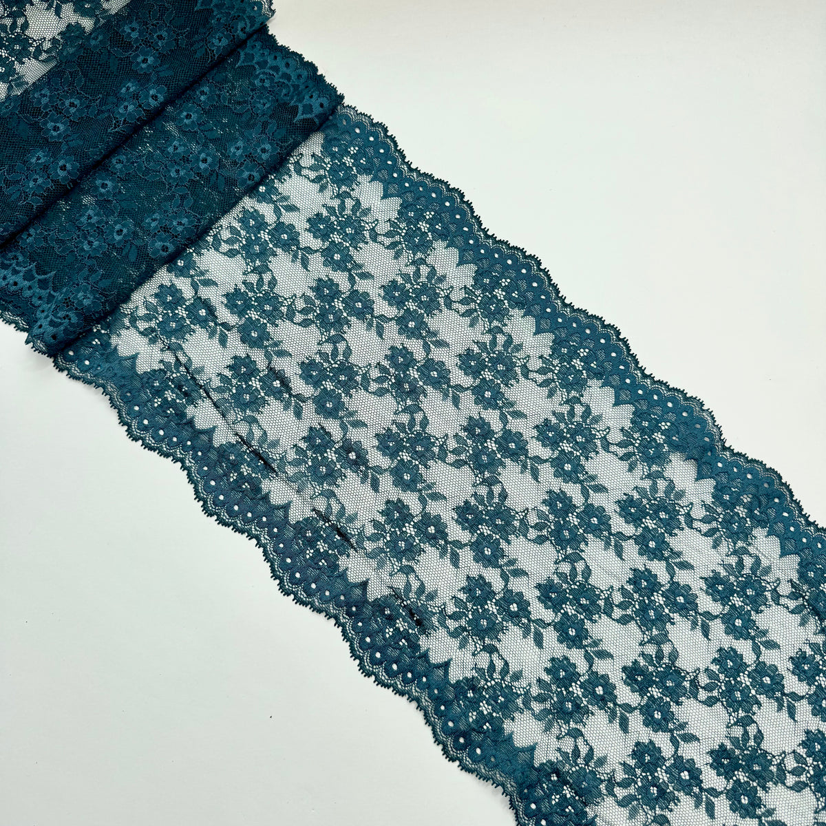 Breite elastische Spitze in Petrol – Muted Teal, 23 cm, Meterware