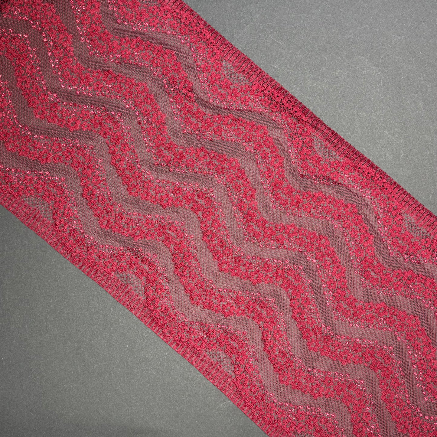 Pizzo elastico largo rosso scuro con glitter, largo 24 cm