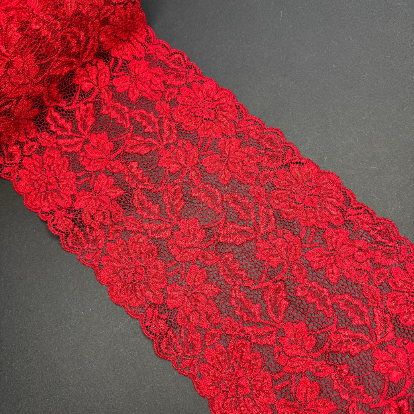 Encaje elástico rojo oscuro – motivo floral, 20 cm de ancho