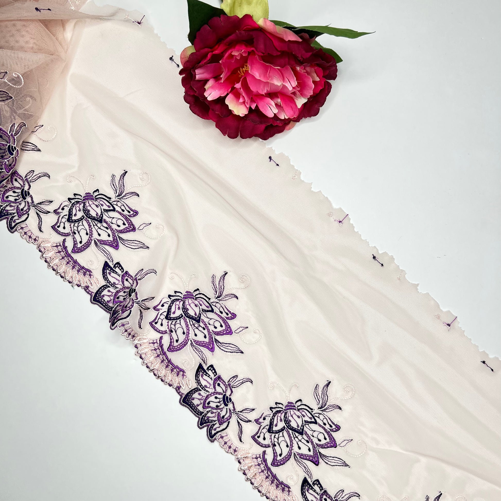 Stickereispitze pfirsich