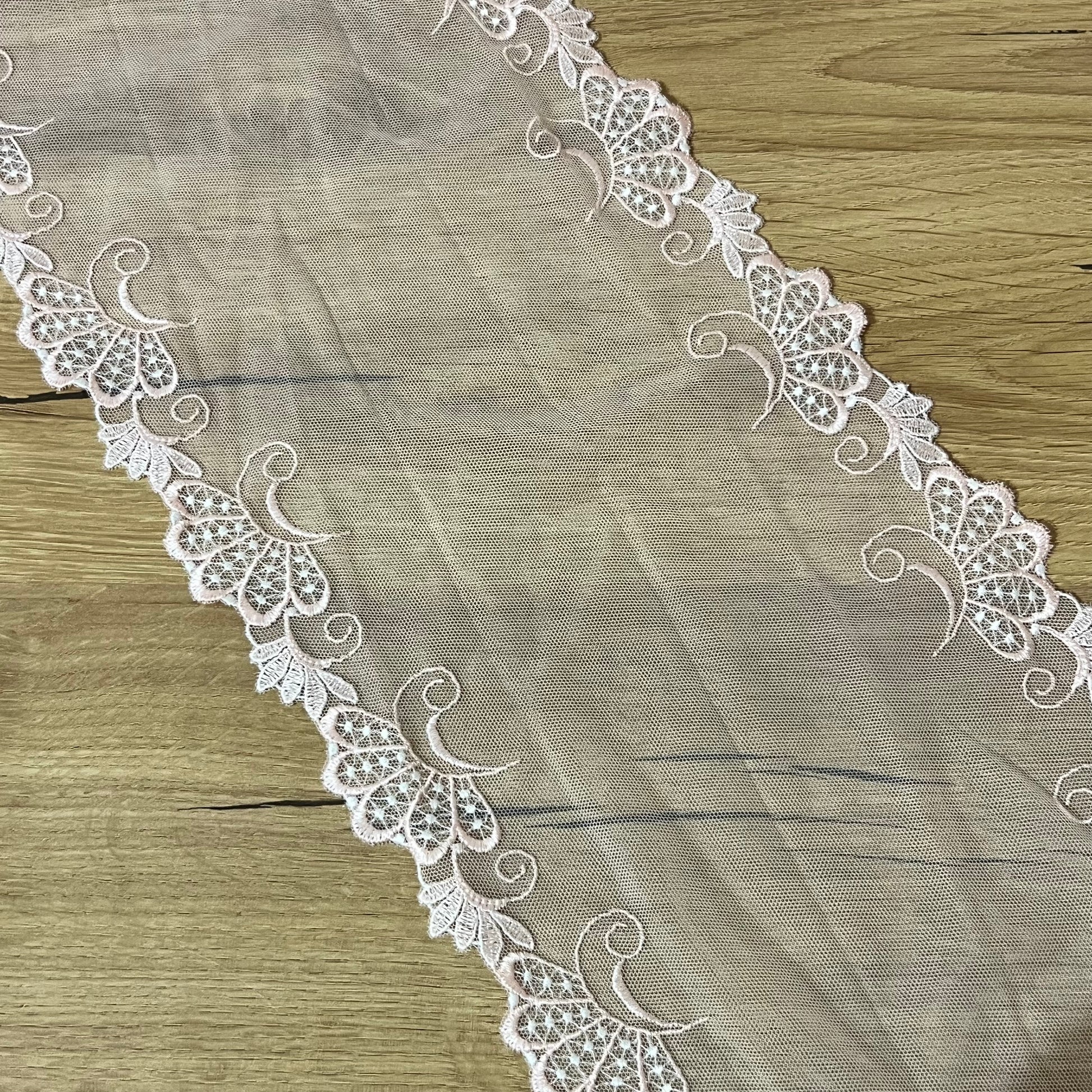 elastische Stickereispitze in Pfirsichrosa