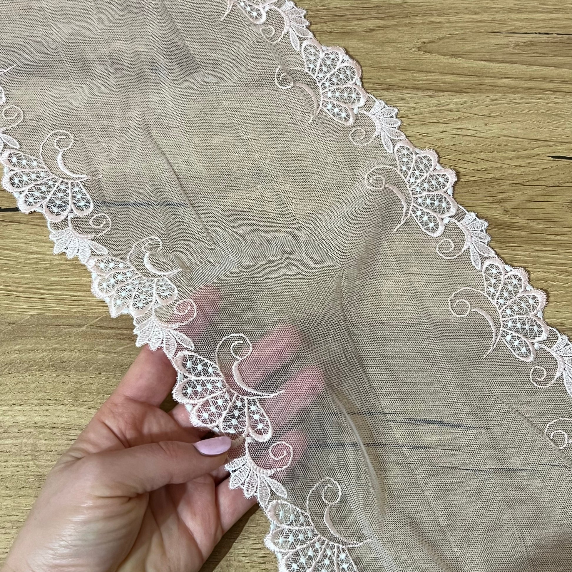 elastische Stickereispitze in Pfirsichrosa