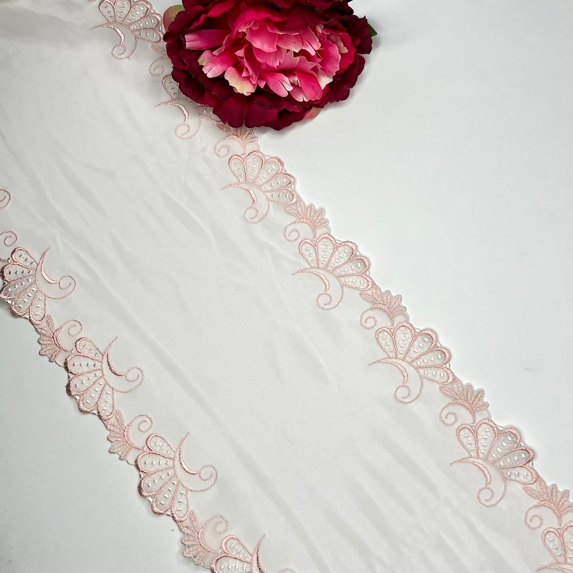 Stickereispitze pfirsich