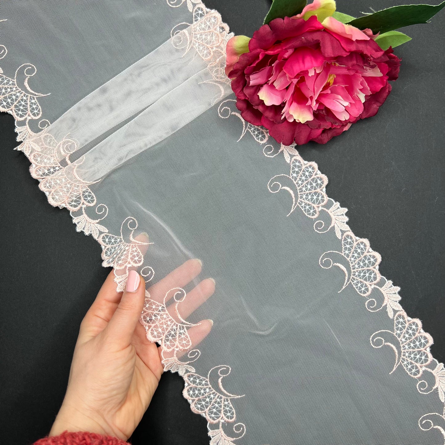 1 m de encaje bordado elástico fino en rosa melocotón. Encaje por metro.