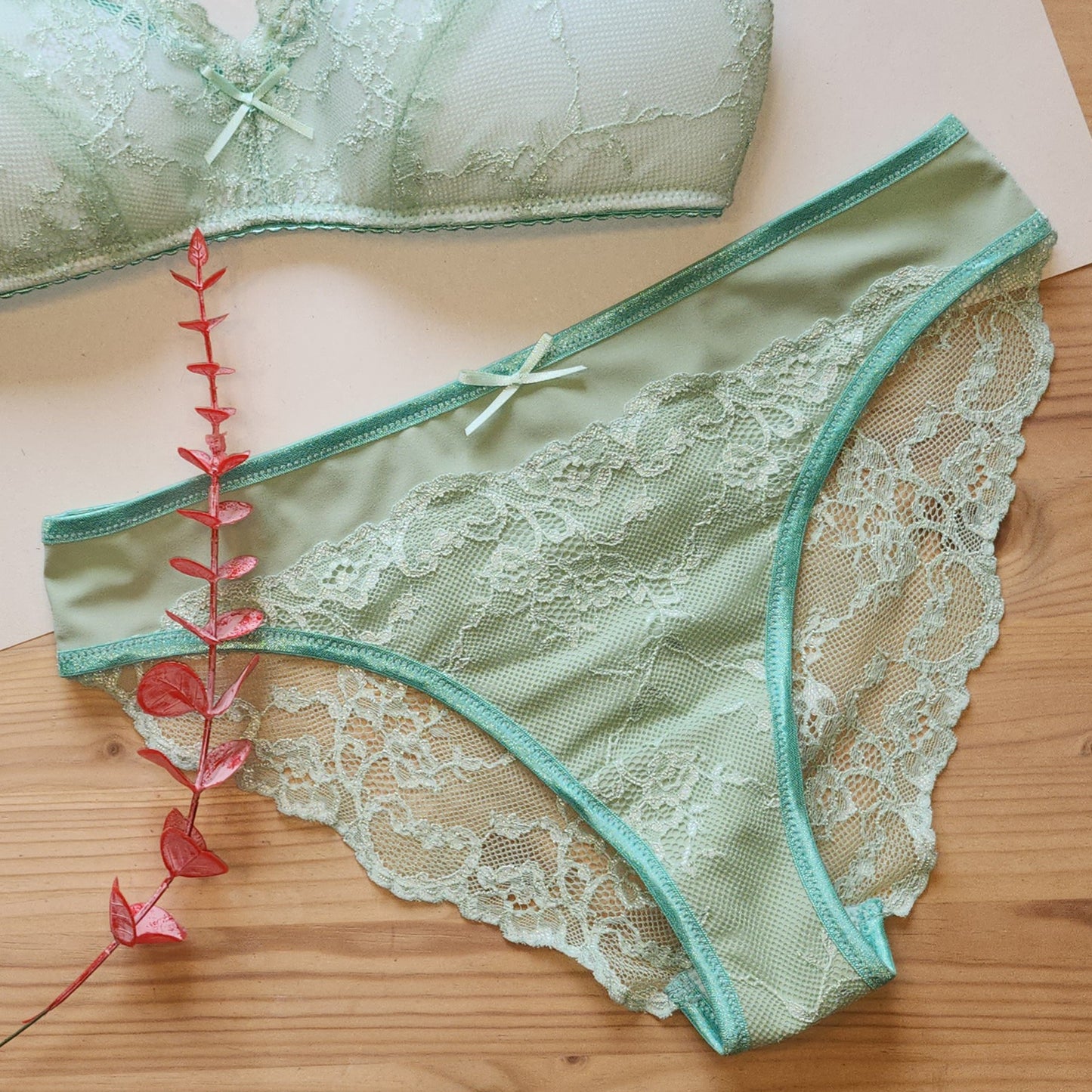 Confezione cucito per 2 slip Helena con microfibra e <tc>Pizzo</tc> IDsnsx2 verde chiaro