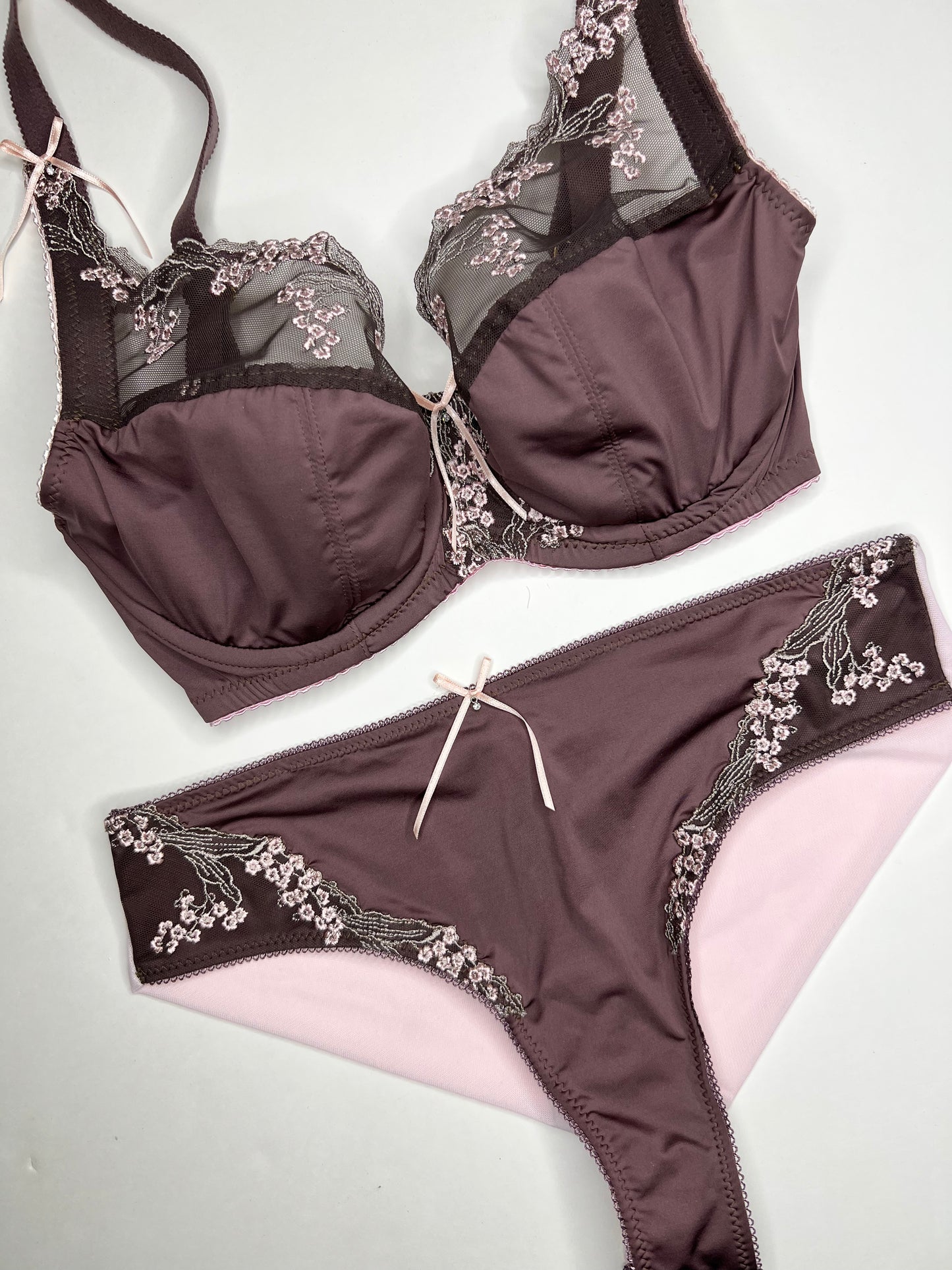 December Special. Großes Nähset für 2xBH's und Höschen bzw. Nähpaket mit elastischer Spitzen, Mikrofaser und Powernet-Knit in Taupe-Braun-Rosa. IDnsx1