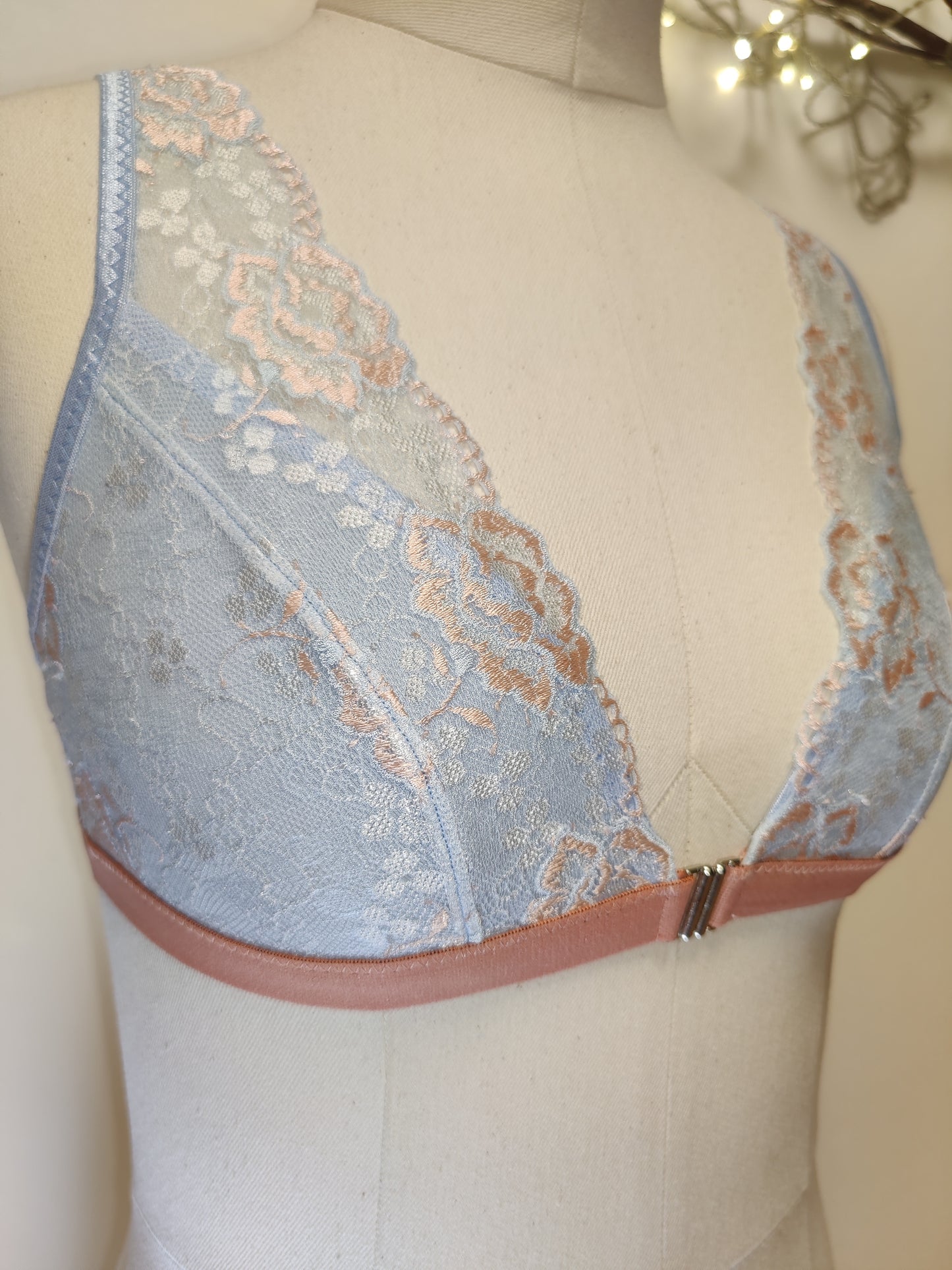 Nähset für Bralette Vanessa / Nähpaket mit Spitze duo babyblue/ babypink floral mit Verschluss IDvx21