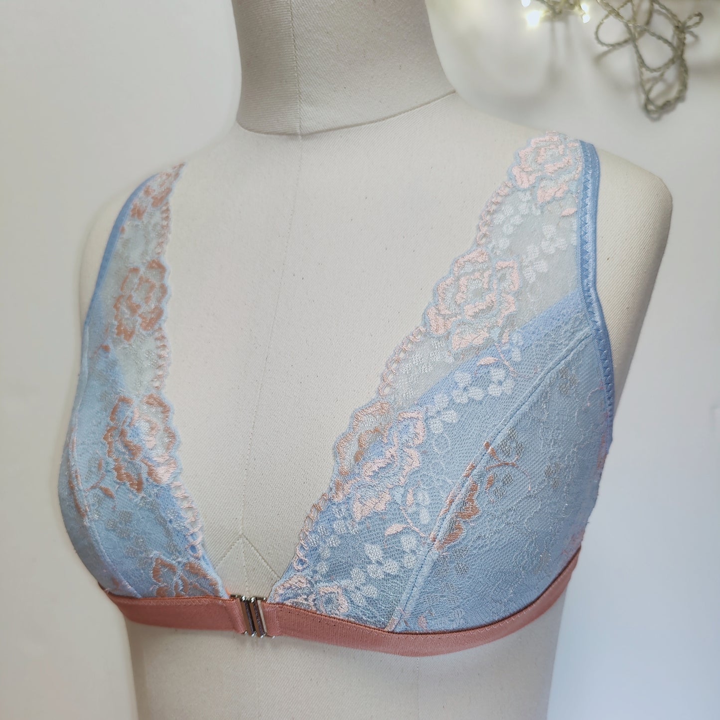 Nähset für Bralette Vanessa / Nähpaket mit Spitze duo babyblue/ babypink floral mit Verschluss IDvx21