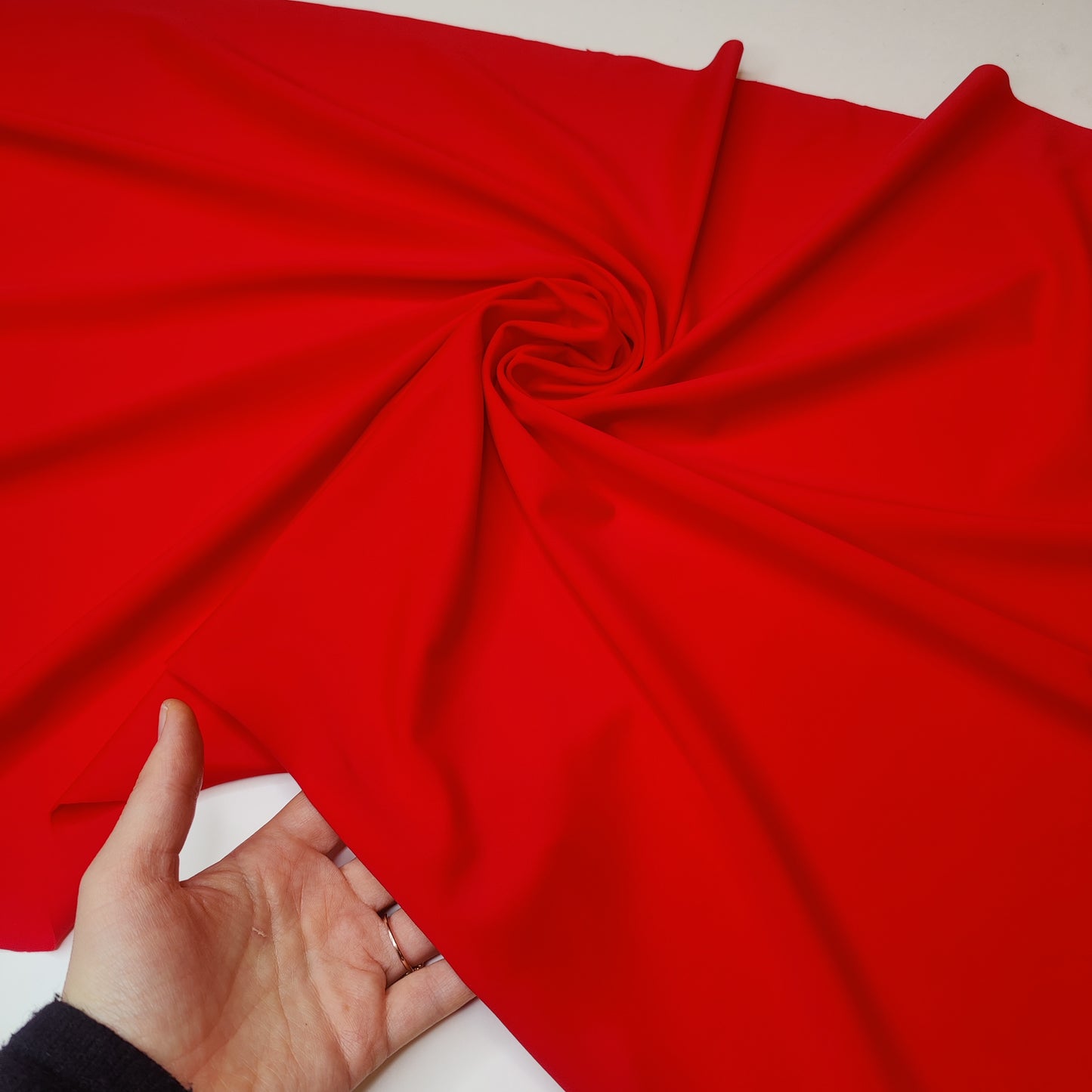 Microfiber in red, bi-elastic laundry fabric 0.5 m