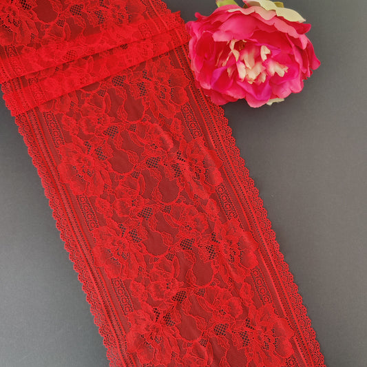 Wide elastic border in red. Price per 1/2 meter IDsx4