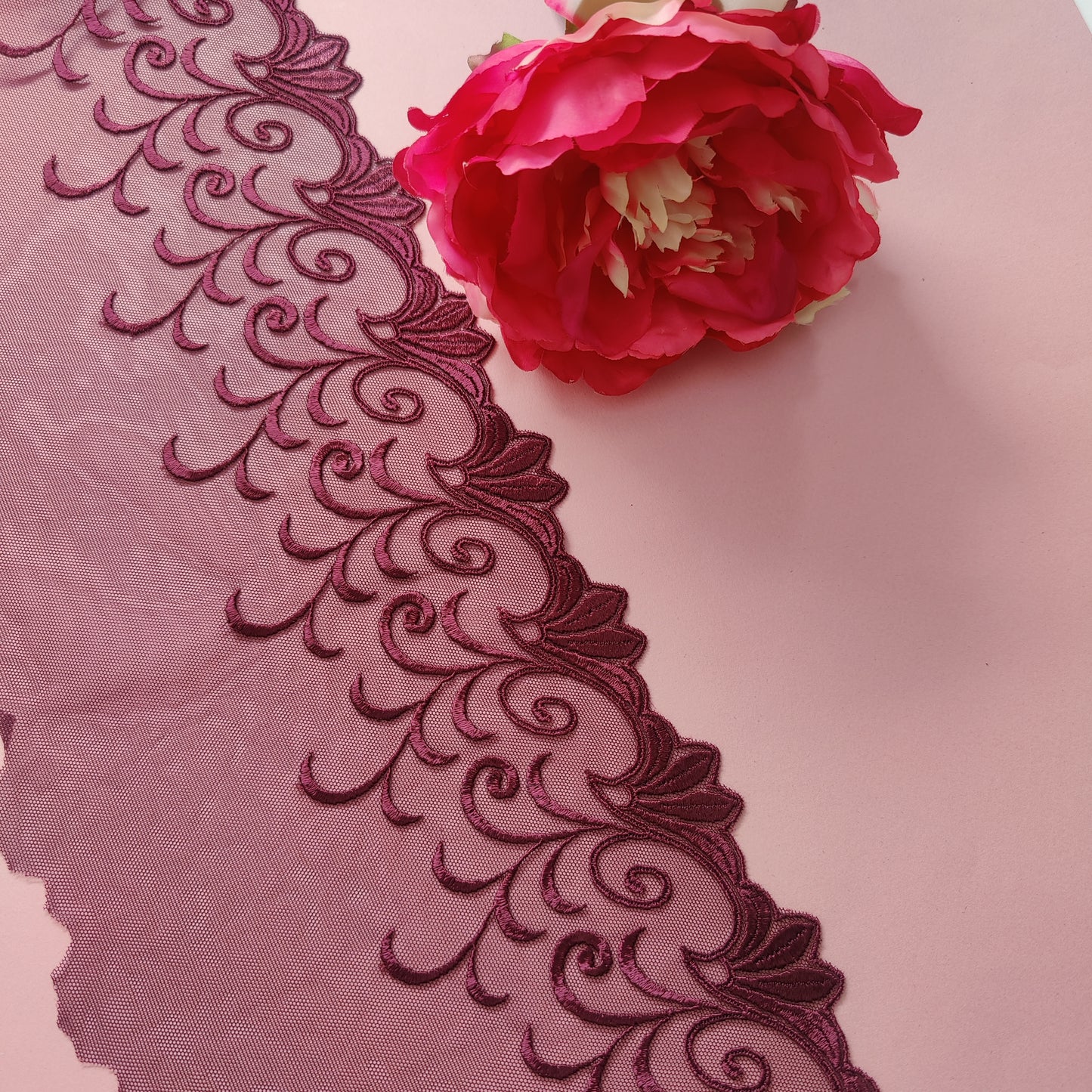 1 m de broderie sur tulle prune. Dentelle brodée. IDstx9