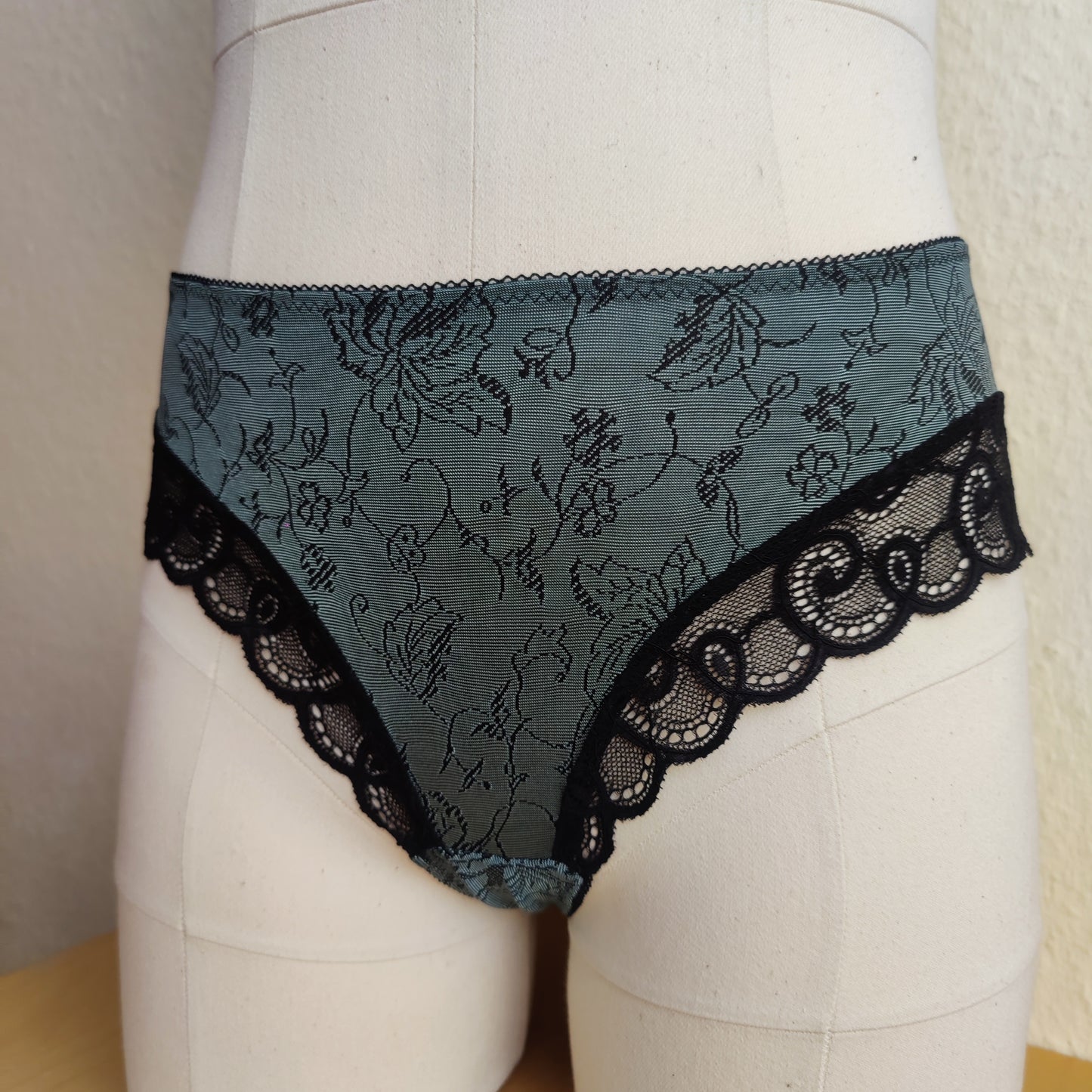 Microvezel met patroon voor het naaien van lingerie en ondergoed. 2-way stretch, zwart/grijs