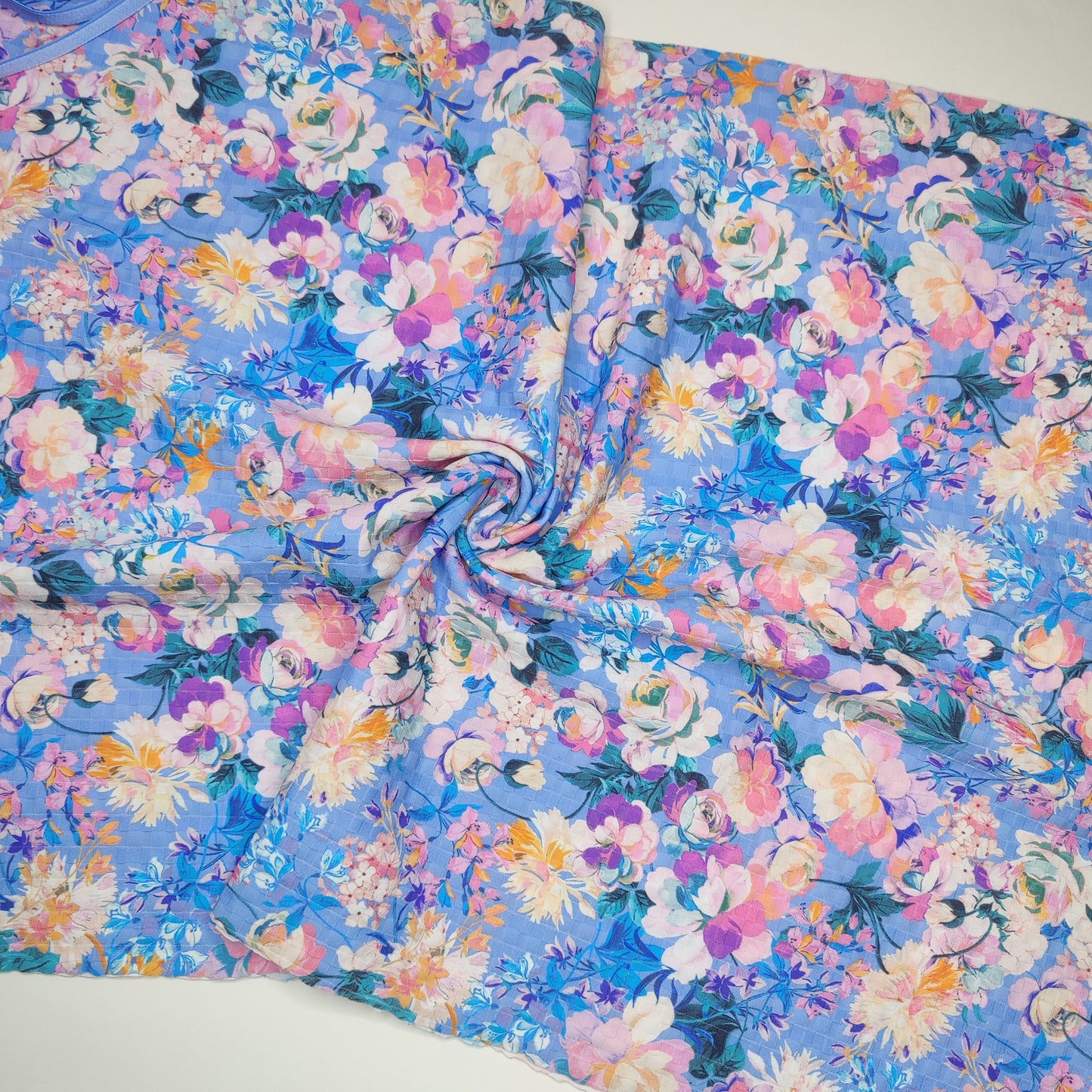 Microfibre structurée, lingerie bi-élastique bleue à motif floral, multicolore. Août