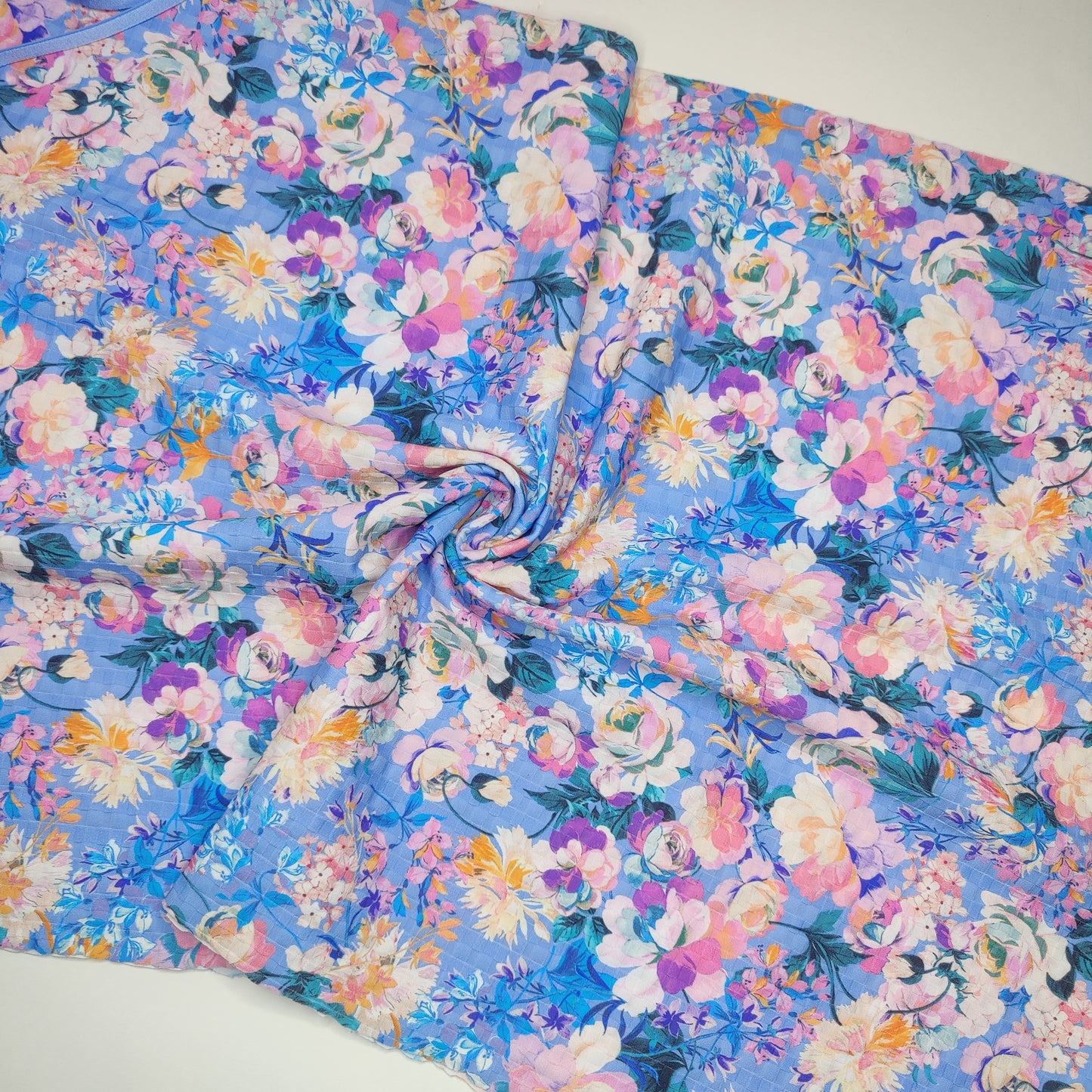 Microfibre structurée, lingerie bi-élastique bleue à motif floral, multicolore. Août