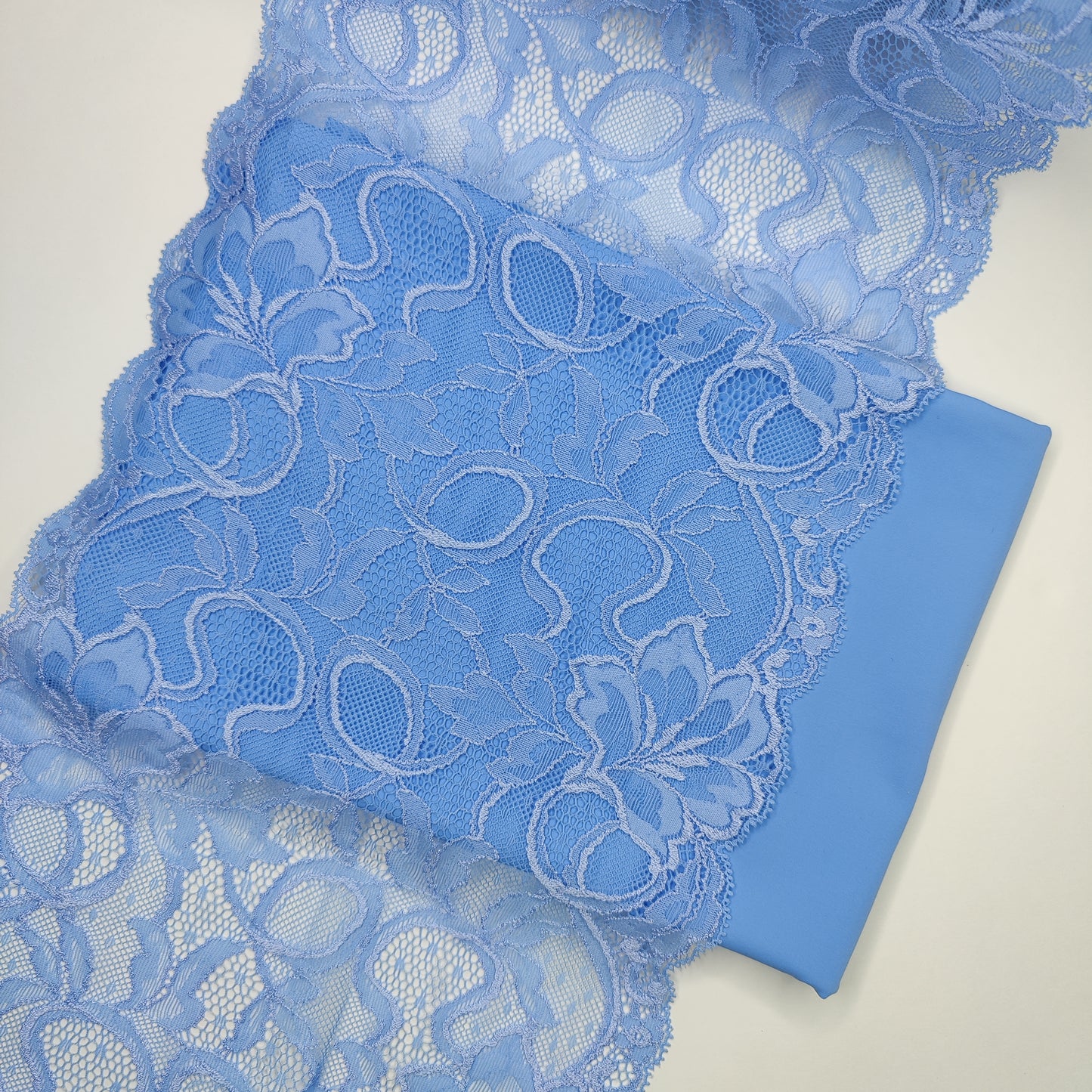 Wide elastic <tc>lace</tc> in light blue. IDsx4