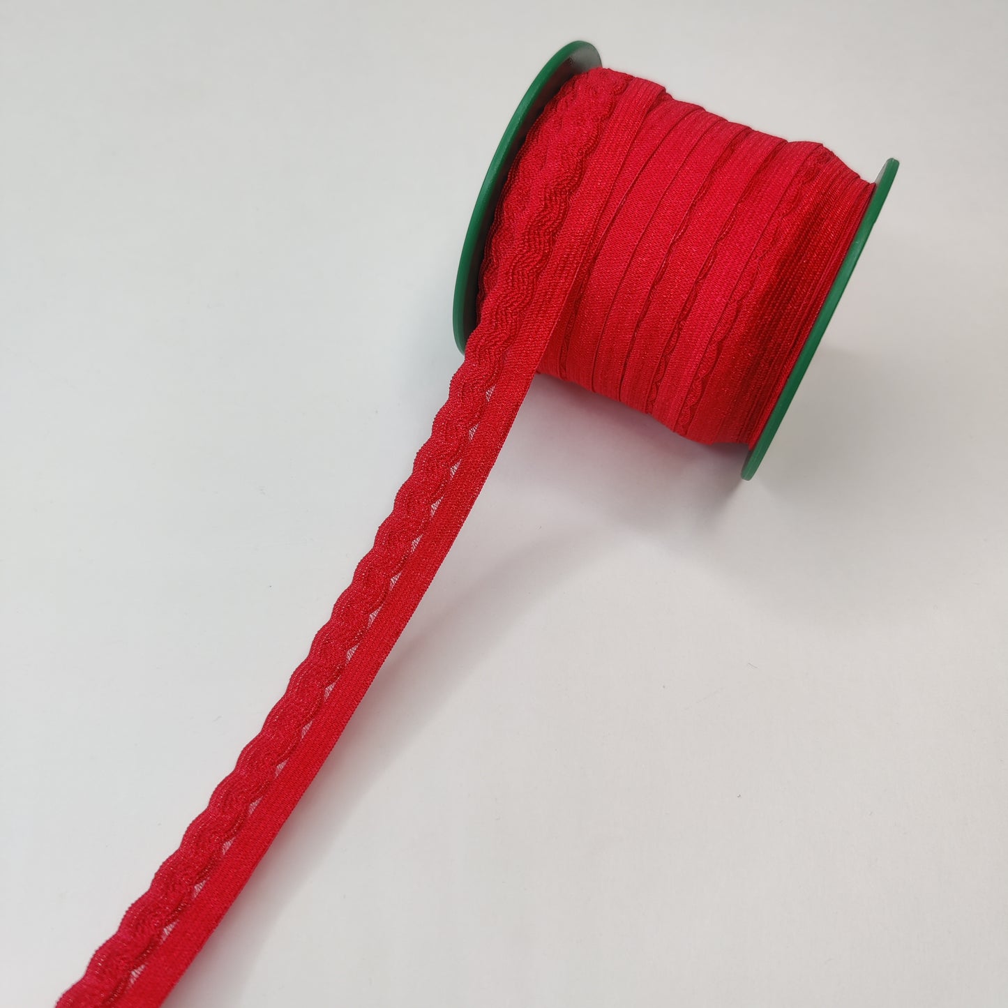 14 mm waselastiek in rood, decoratief vlechtwerk, gevouwen elastiek. FOE en Picot elastiek, panty elastiek in rood IDelx19