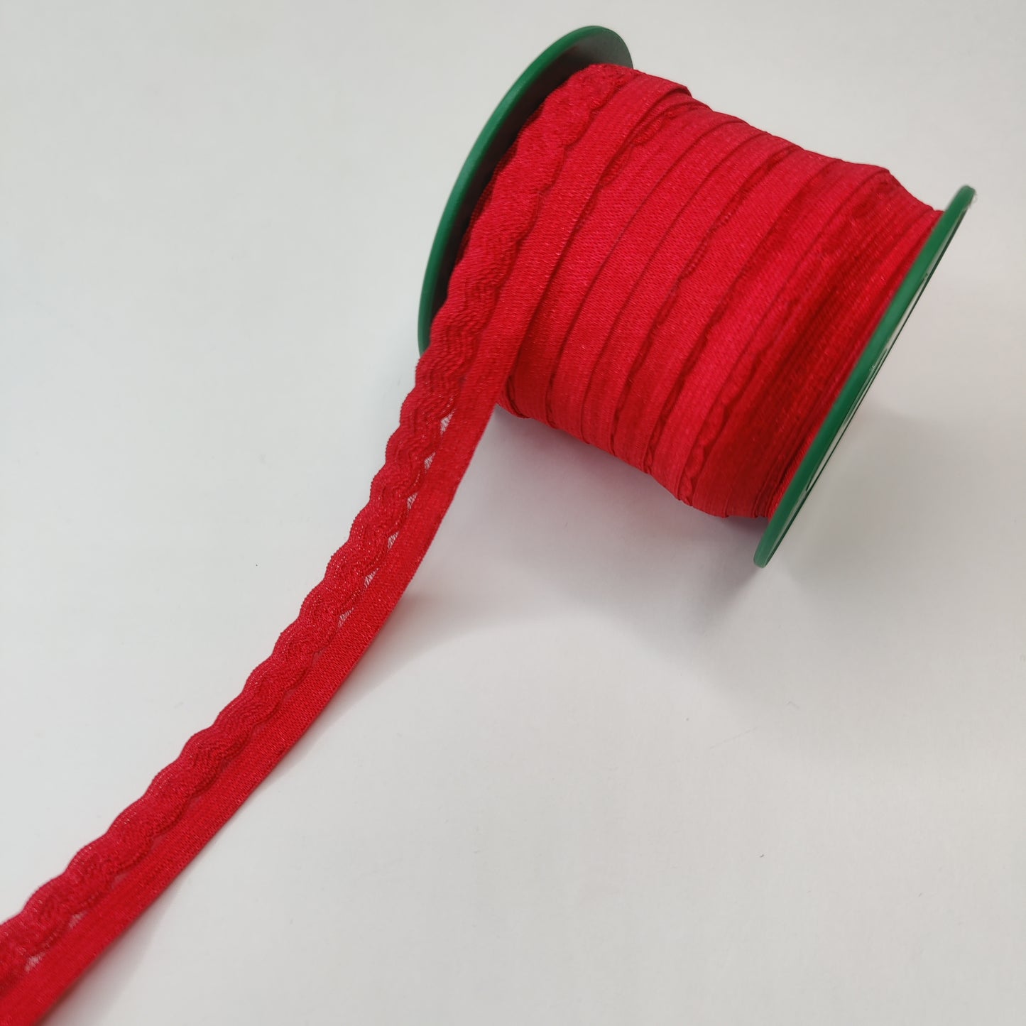 14 mm waselastiek in rood, decoratief vlechtwerk, gevouwen elastiek. FOE en Picot elastiek, panty elastiek in rood IDelx19