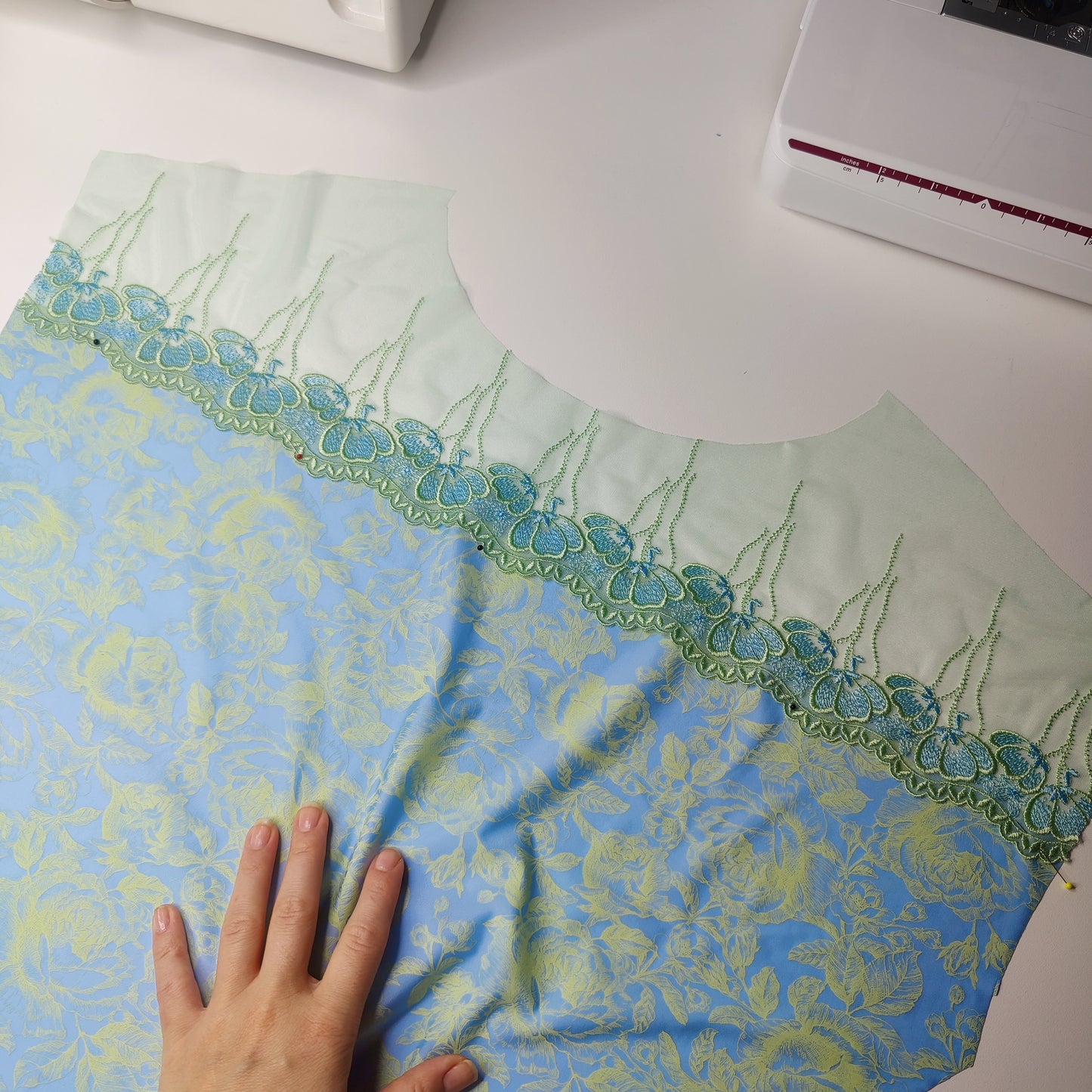 Microfiber, bi-elastic lingerie with a floral motif in light blue / light green. Printed.