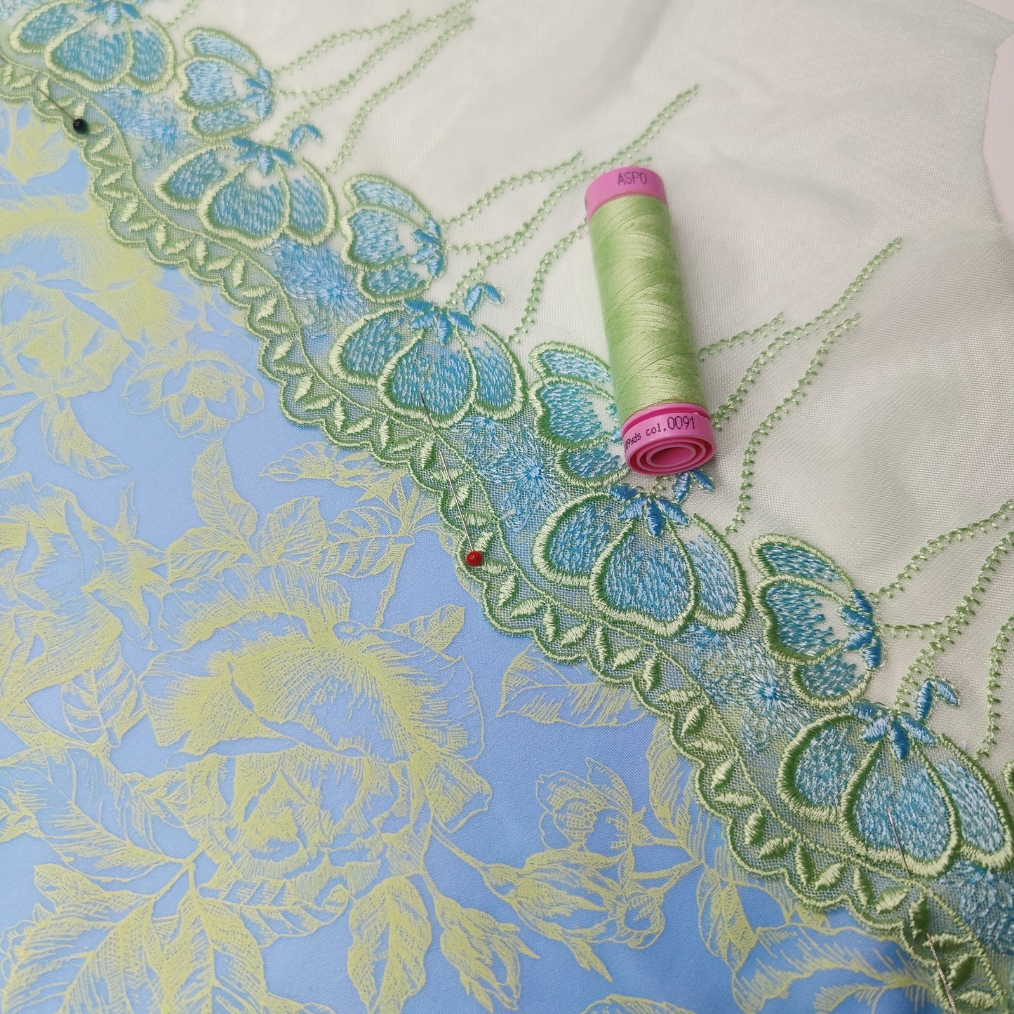 Microfiber, bi-elastic lingerie with a floral motif in light blue / light green. Printed.