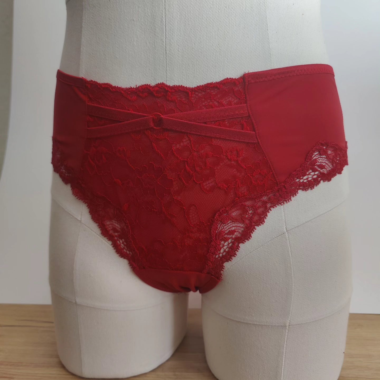 NOUVEAU : Pack de couture comprenant le patron de slip Johanna et un tutoriel vidéo. rouge foncé. Uniquement en septembre et octobre.