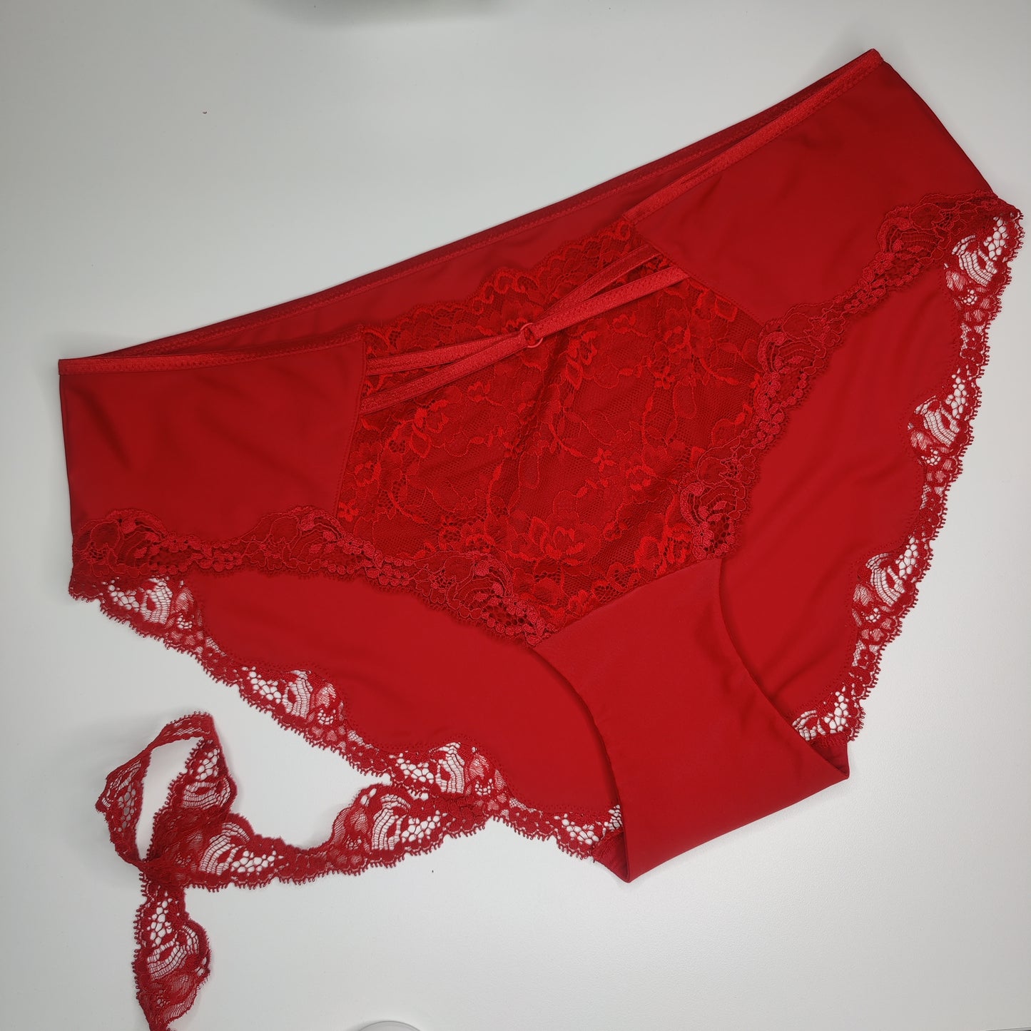 NOUVEAU : Pack de couture comprenant le patron de slip Johanna et un tutoriel vidéo. rouge foncé. Uniquement en septembre et octobre.