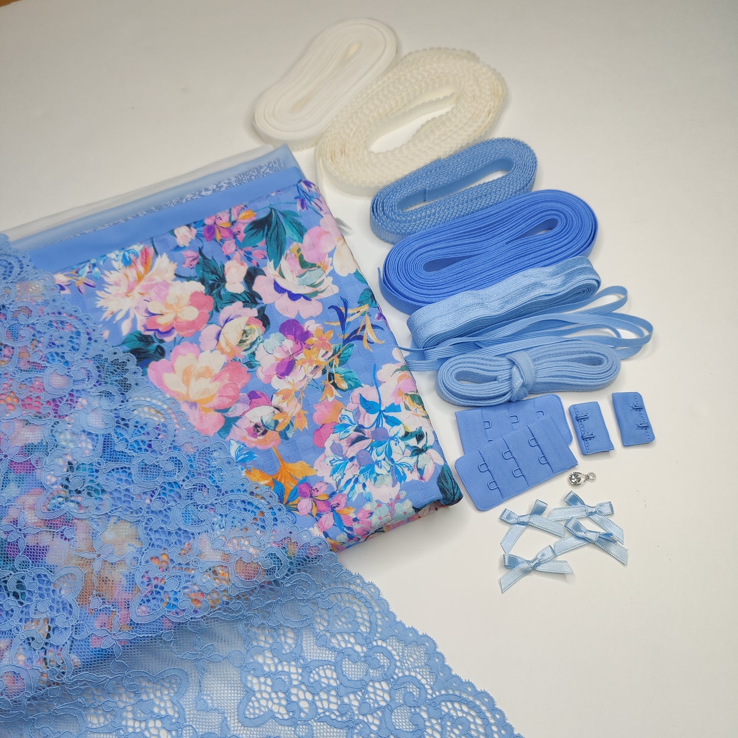 Large sewing set for 2x bras and panties or sewing package with <tc>lace</tc>, microfiber with floral print and Powernet blue. v2. IDnsx1