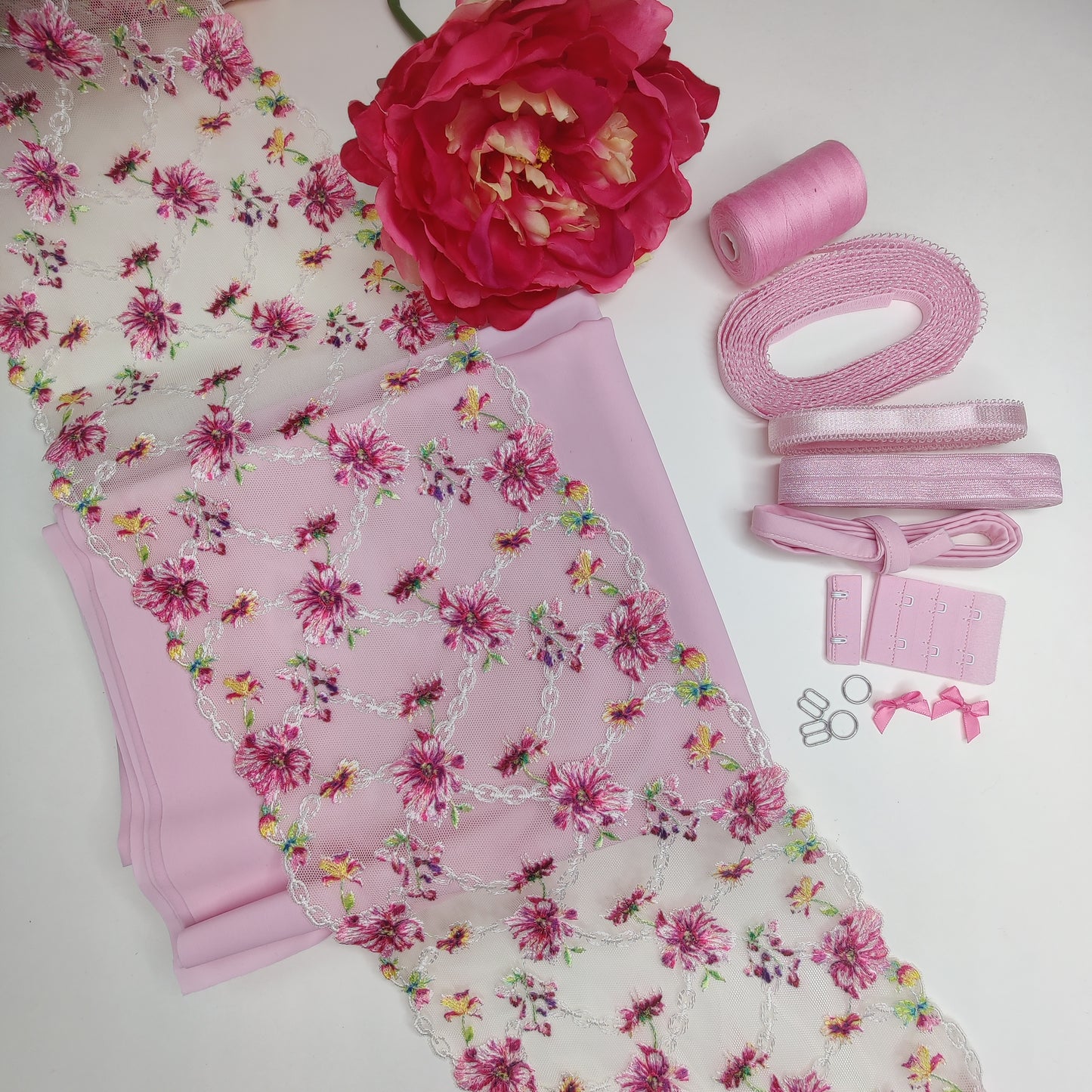 Kit da cucito fai-da-te reggiseno + mutandine. Pacchetto cucito creativo con pizzo elastico ricamato, Powernet e microfibra II