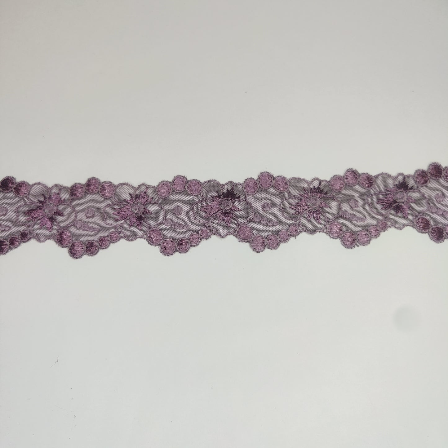 1 m elastische schmale Spitzenborte auf Tüll ca. 5 cm in crocus und rose truffle / stretch lace trim IDsx4