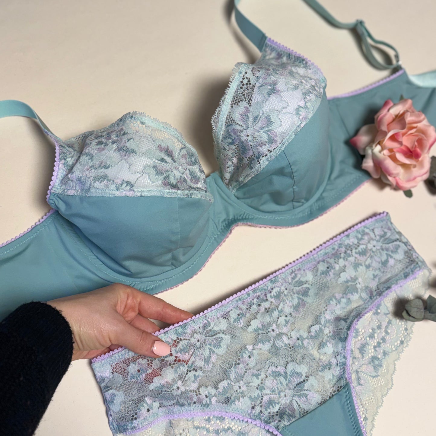 Special Offer March 2026. Großes Nähset für 2xBH's und Höschen bzw. Nähpaket mit Spitze, Mikrofaser und Powernet. Salbei / sage