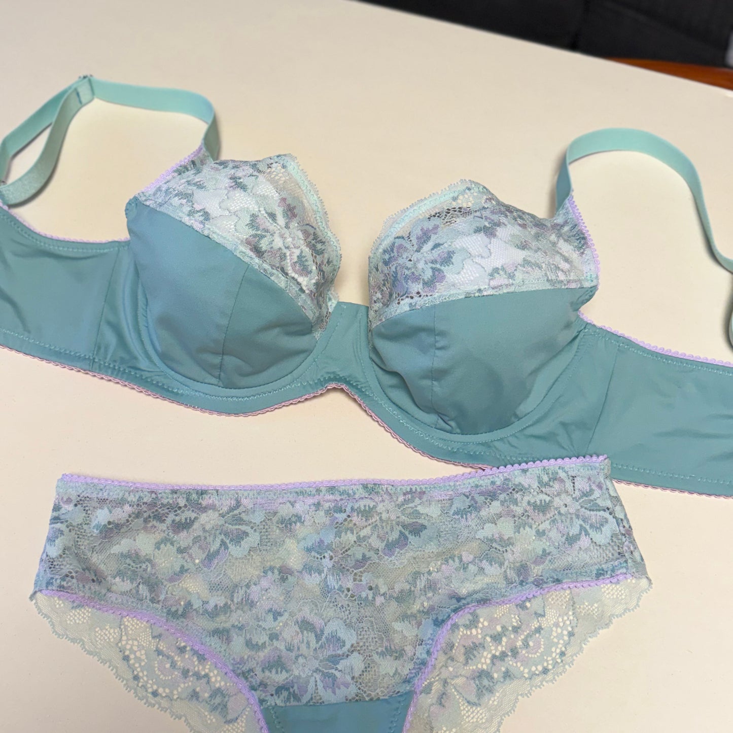 Special Offer March 2026. Großes Nähset für 2xBH's und Höschen bzw. Nähpaket mit Spitze, Mikrofaser und Powernet. Salbei / sage