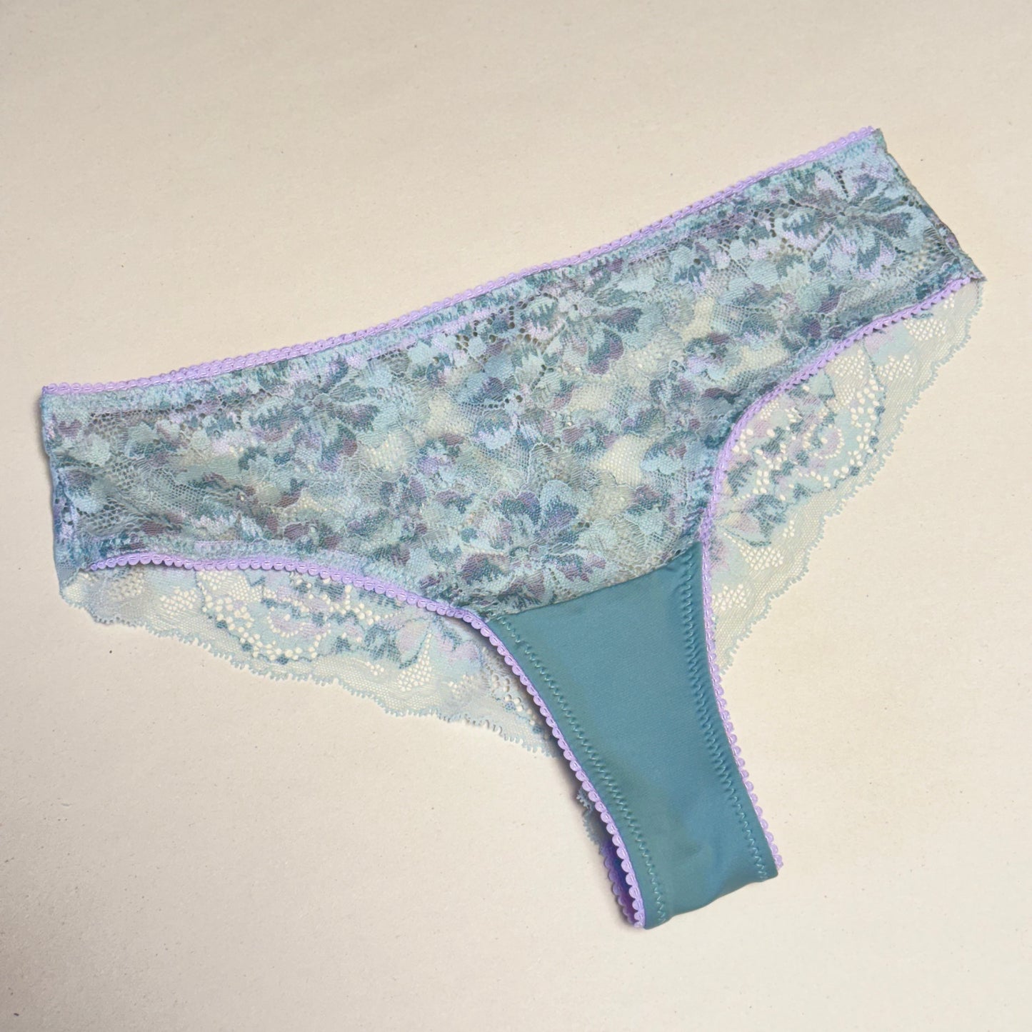 Special Offer March 2026. Großes Nähset für 2xBH's und Höschen bzw. Nähpaket mit Spitze, Mikrofaser und Powernet. Salbei / sage