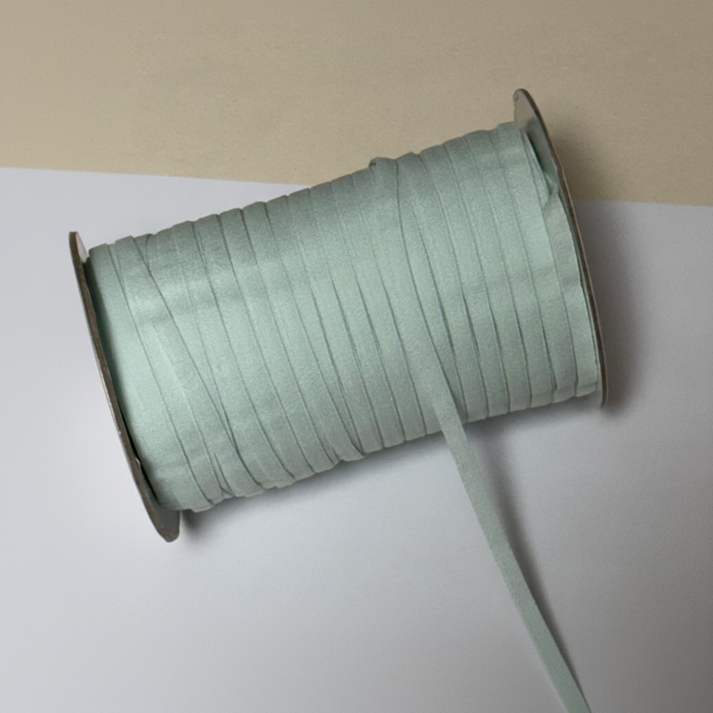 Gummi für Décolleté in hellrgrün