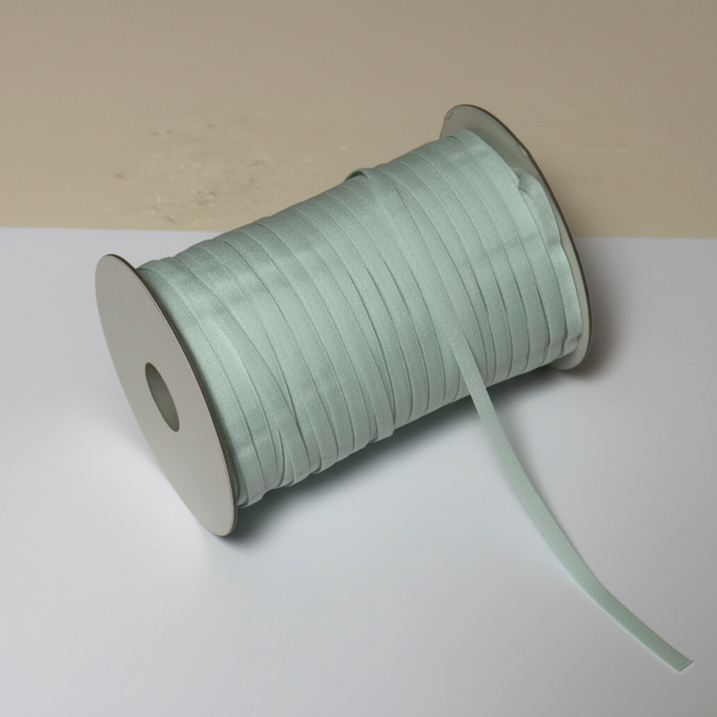 Gummi für Décolleté hellgrün