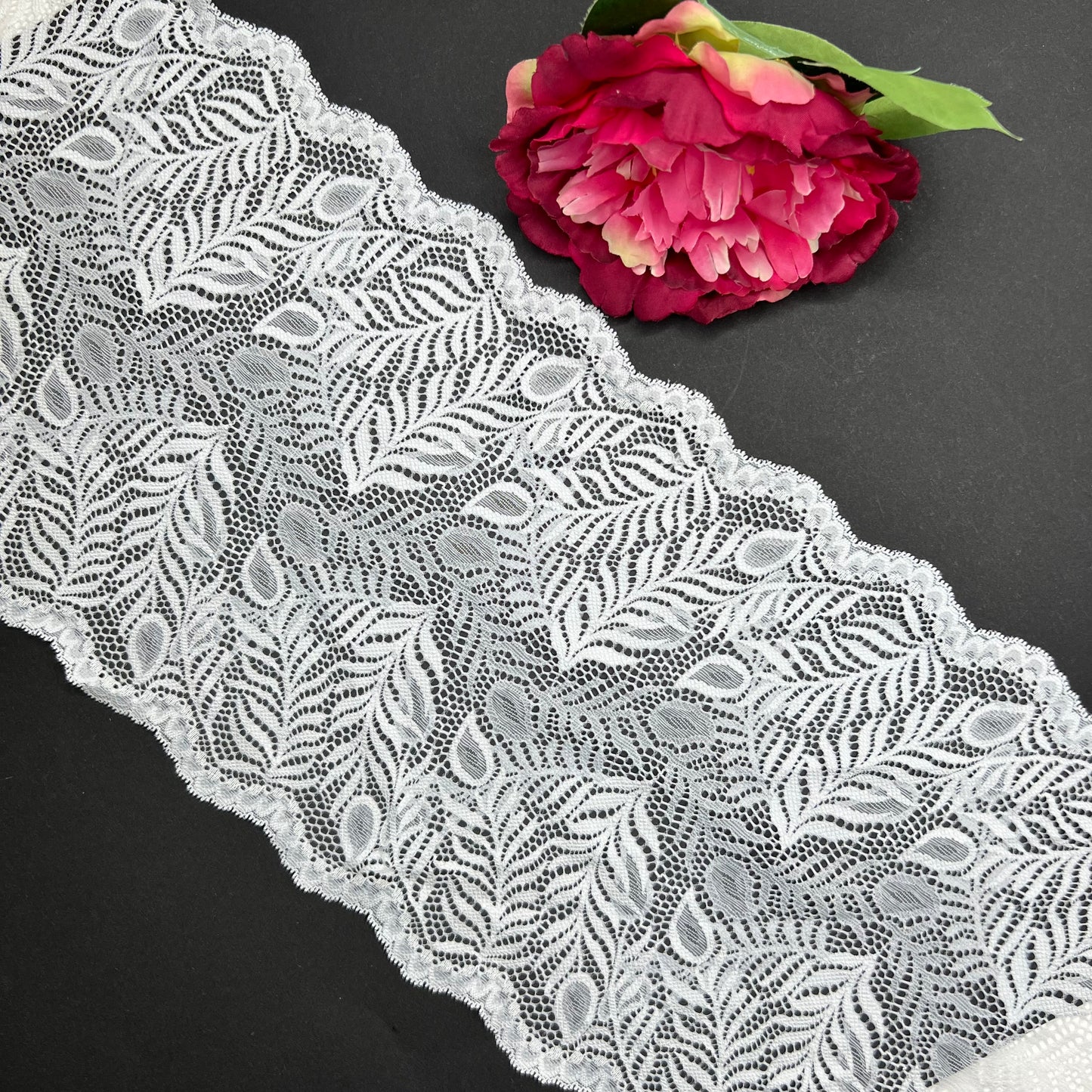 Wide elastic lace in white, price per 1/2 meter