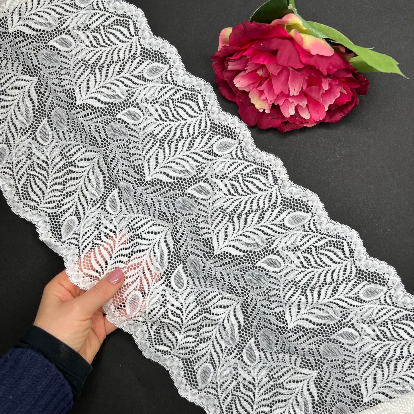 Wide elastic lace in white, price per 1/2 meter