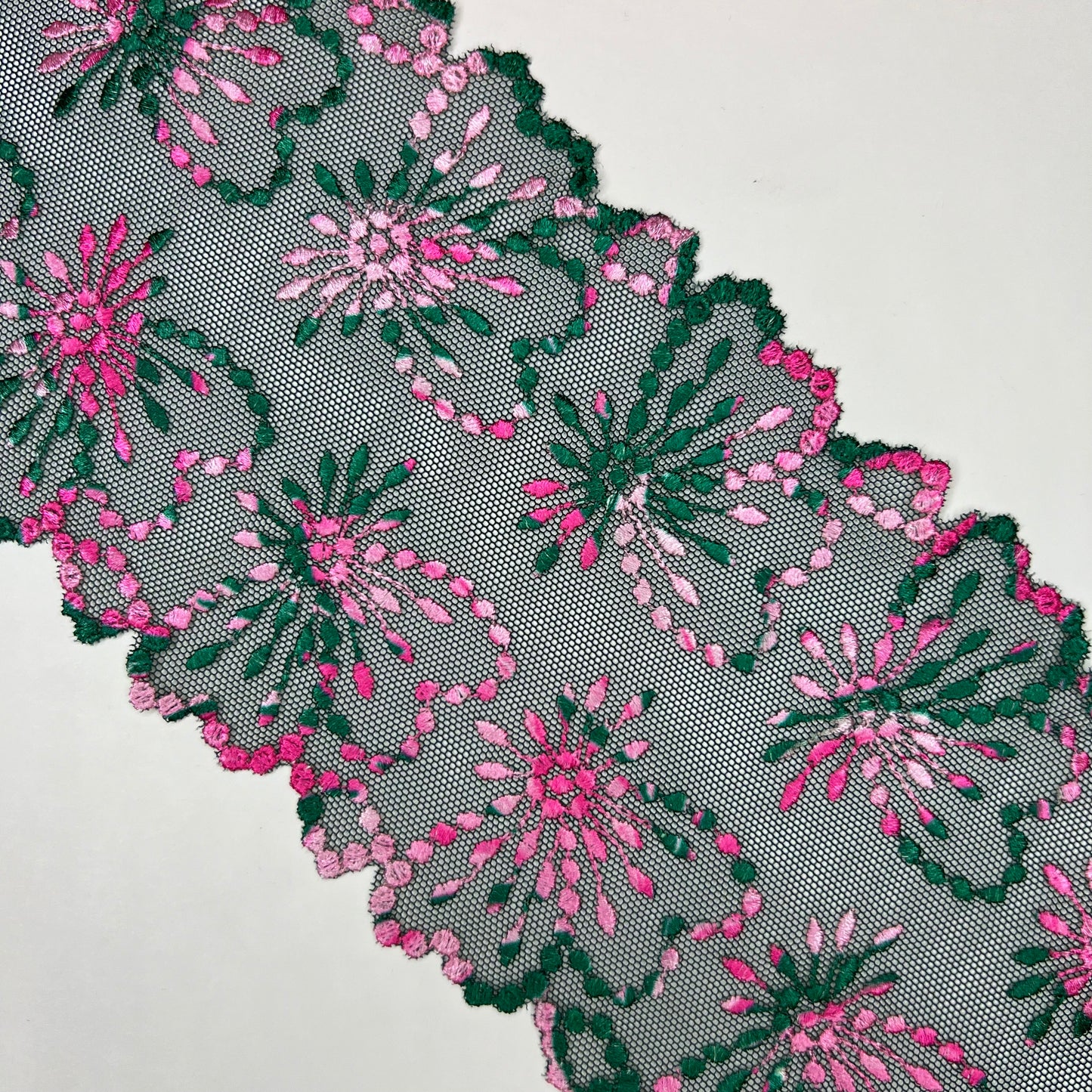 élastique étroit<tc>Dentelle</tc> en vert sapin et rose, prix au 1/2 mètre IDsx4