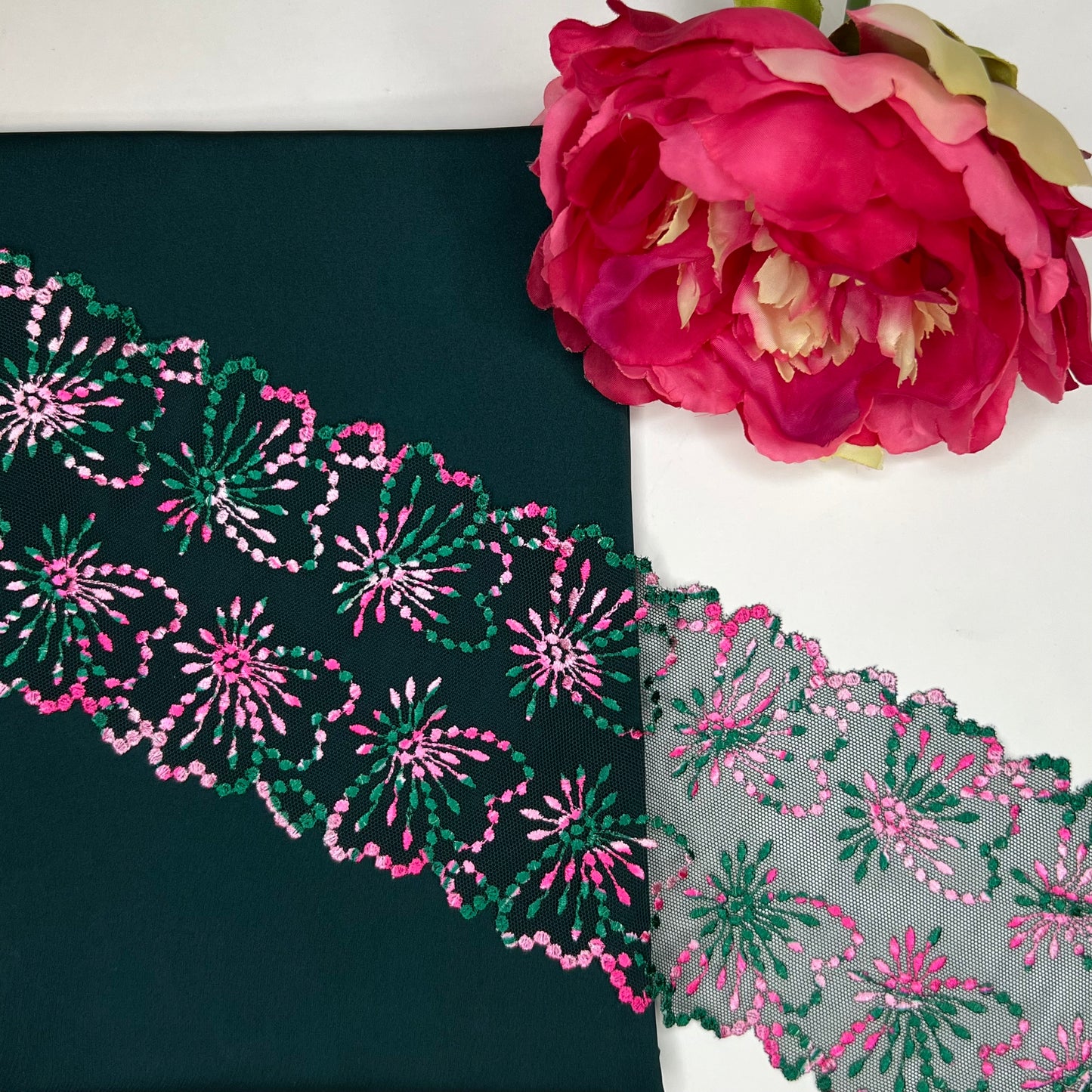 0,5 m Tüll elastisch, Stretch-Netz, elastisches Netz, allover lace zum BH und Slip nähen. pine green and pink flowers. IDpwx8