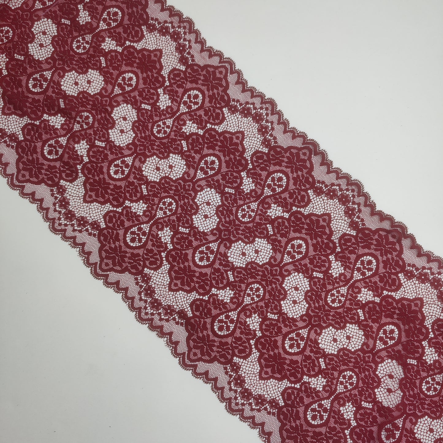 Breite, elastische Spitze in bordeaux. Preis per 1/2 Meter IDsx4