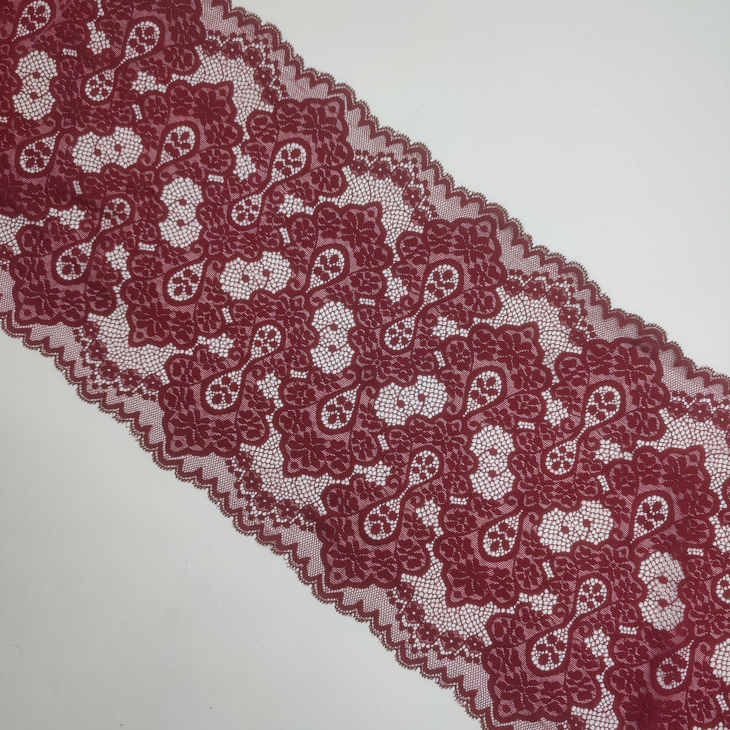 Breite, elastische Spitze in bordeaux. Preis per 1/2 Meter IDsx4