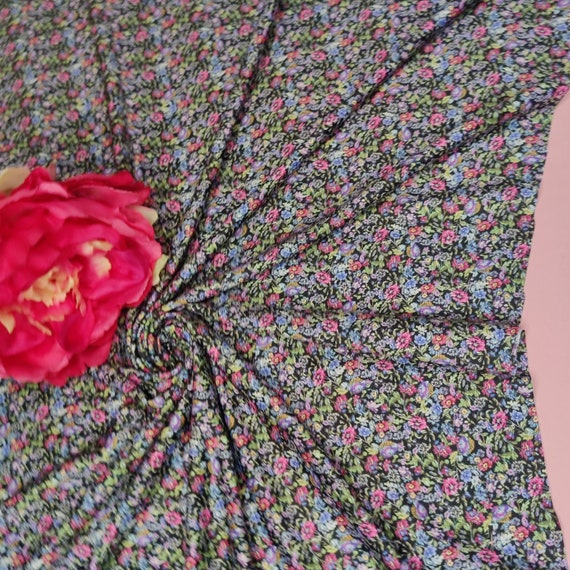 Microfibra fina con estampado floral para costura de lencería y ropa interior floral negro.