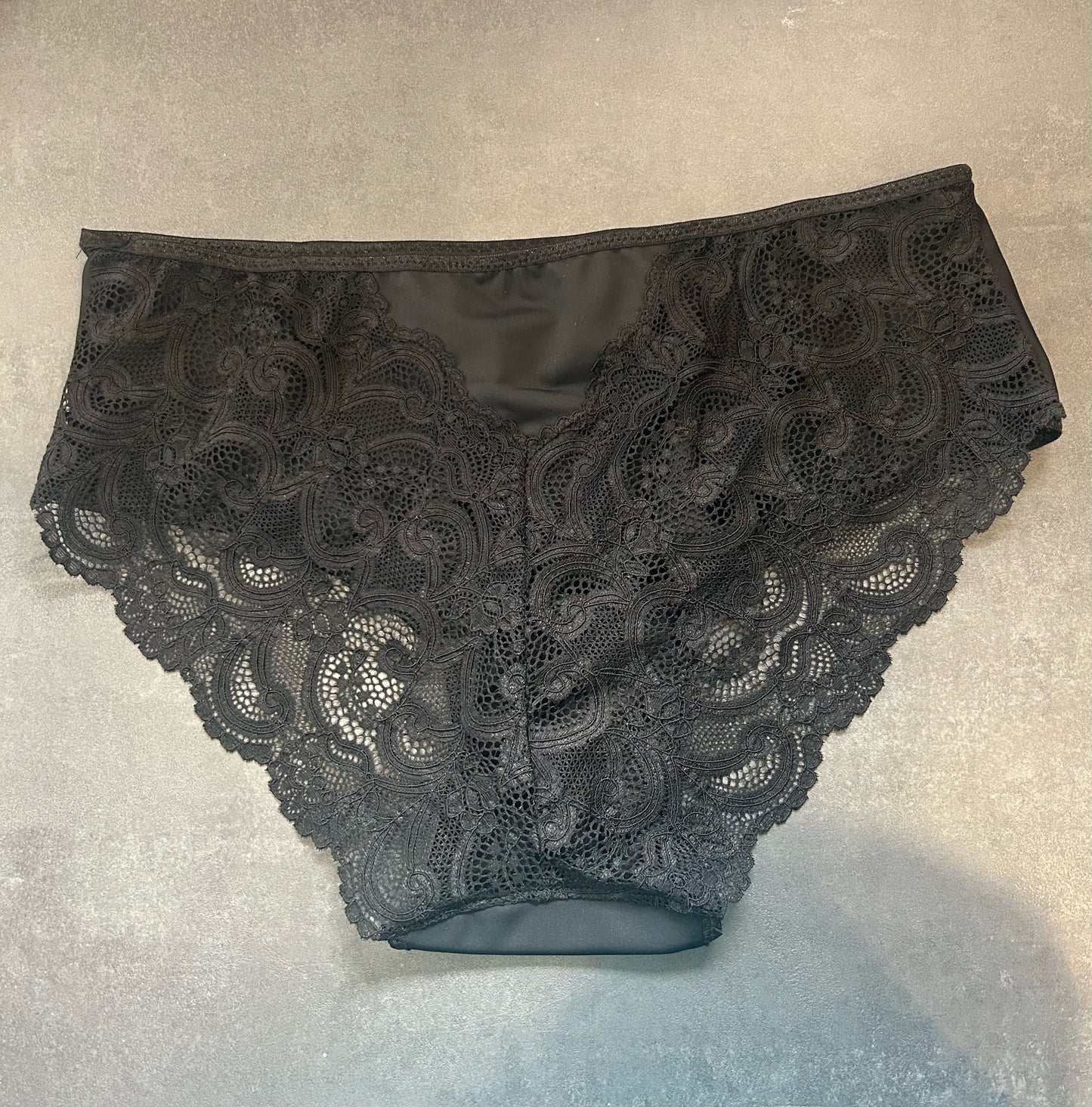 Paquet de couture pour slip Alina en noir